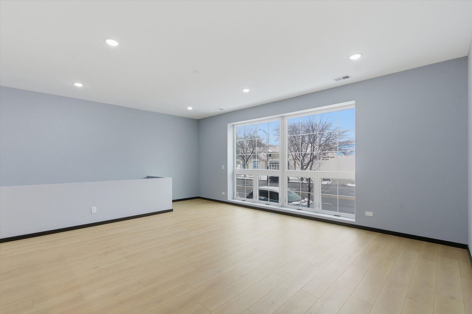 5830 N Lincoln Avenue Unit: 1S