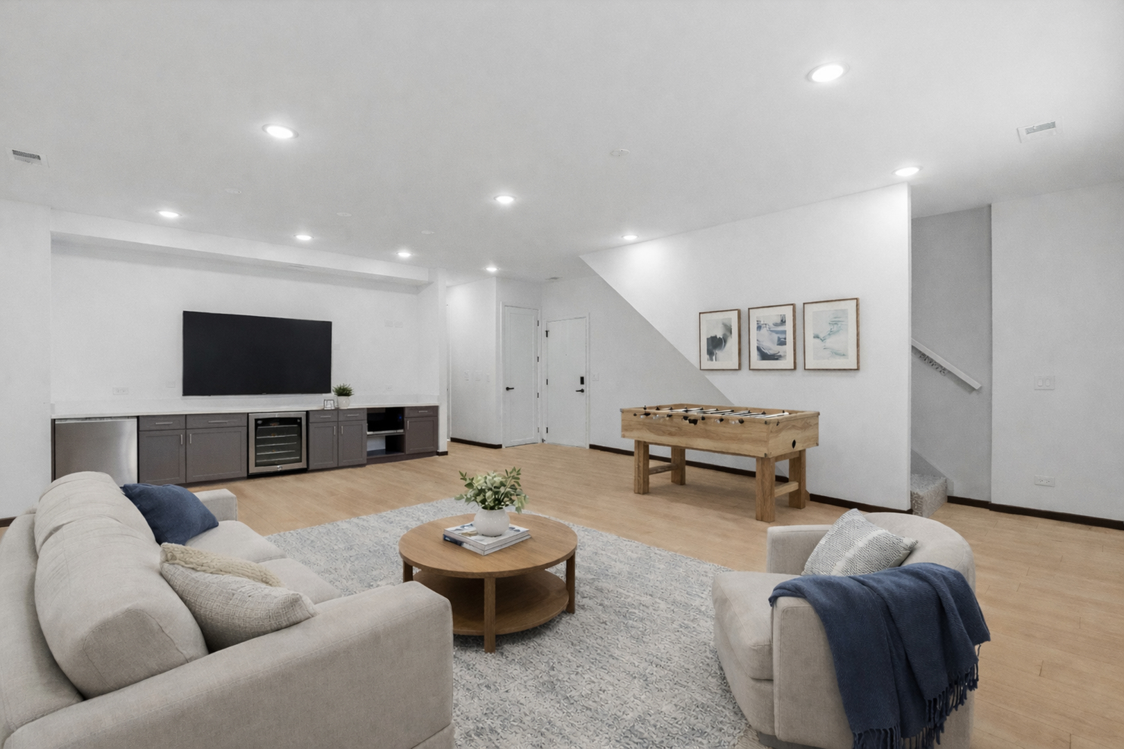 5830 N Lincoln Avenue Unit: 1S