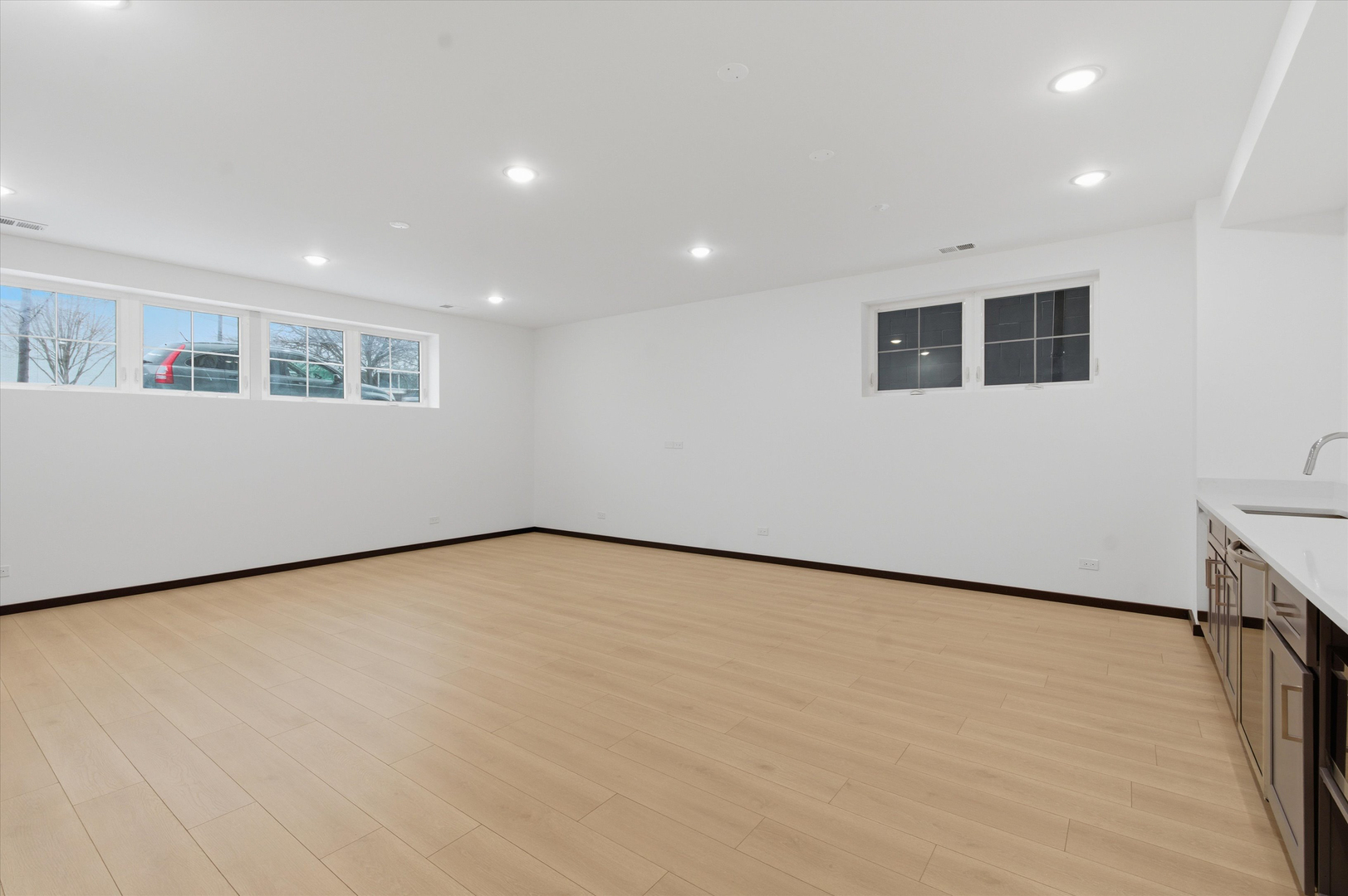 5830 N Lincoln Avenue Unit: 1S