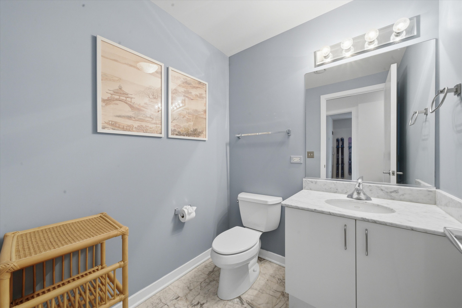 330 W Grand Avenue Unit: 807
