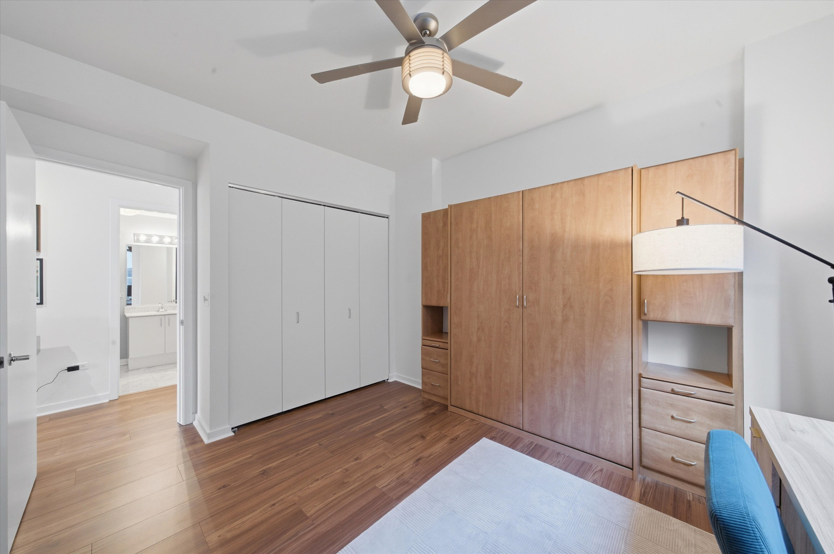 330 W Grand Avenue Unit: 807