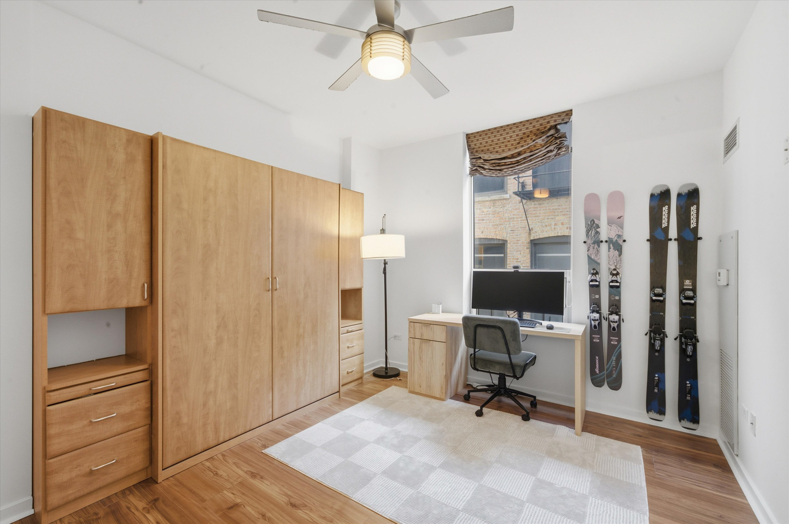 330 W Grand Avenue Unit: 807