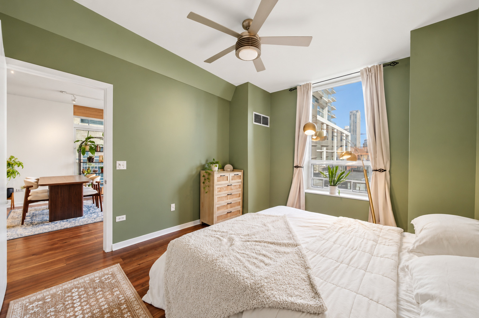 330 W Grand Avenue Unit: 807