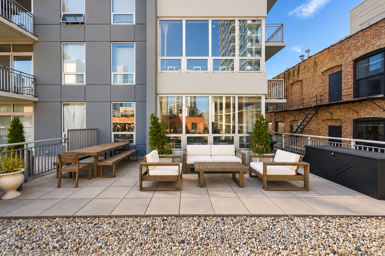 330 W Grand Avenue Unit: 807