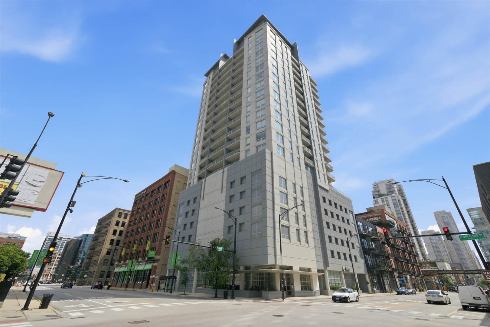 330 W Grand Avenue Unit: 807