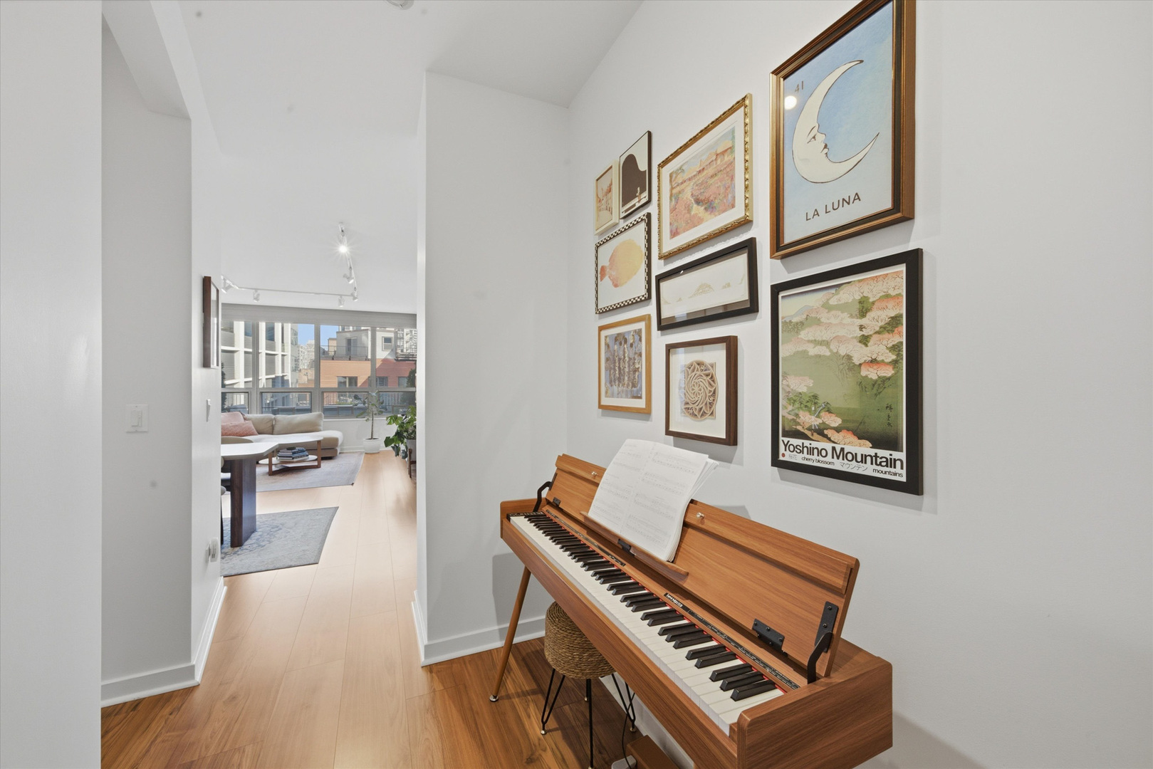 330 W Grand Avenue Unit: 807