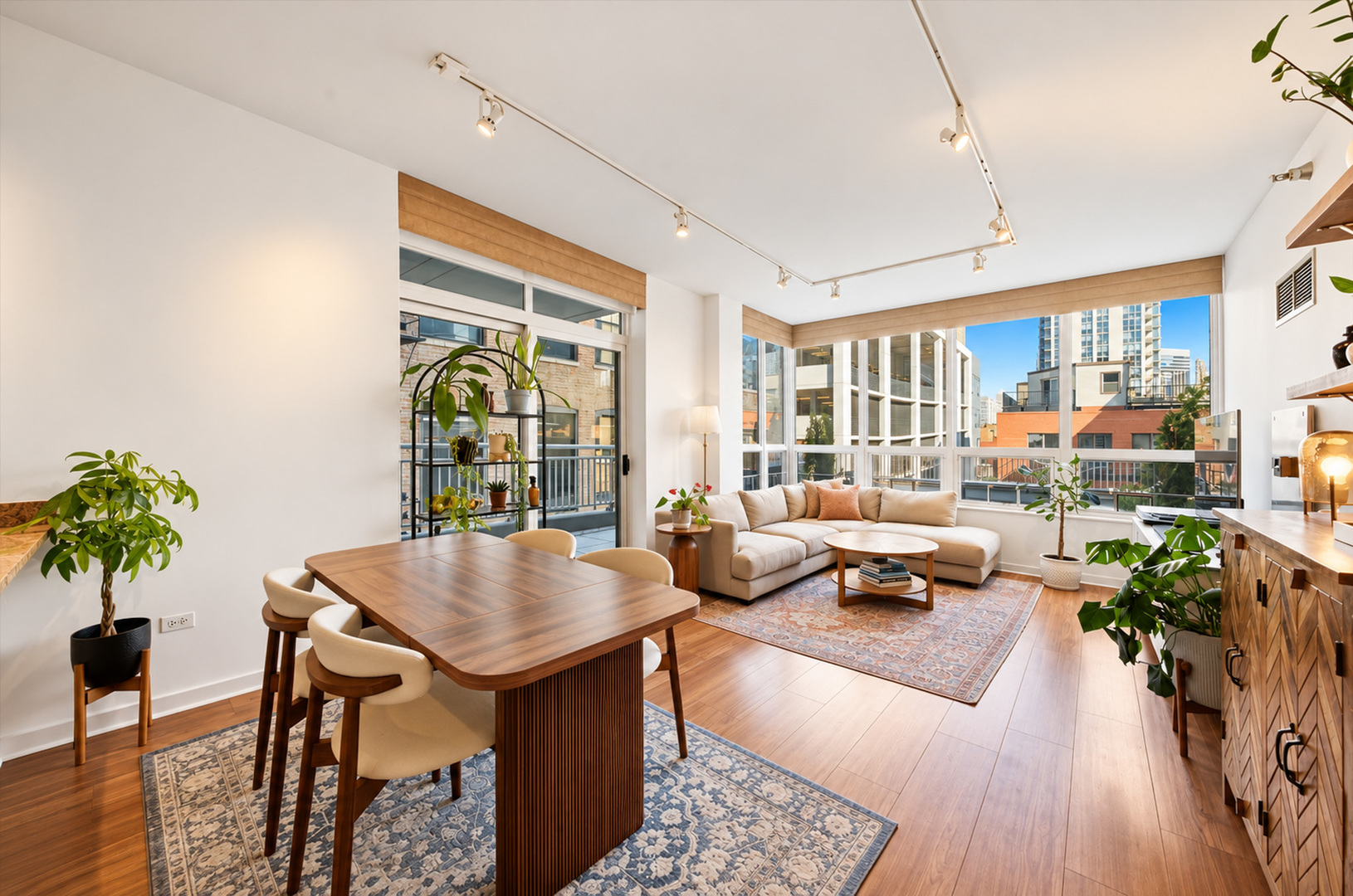 330 W Grand Avenue Unit: 807