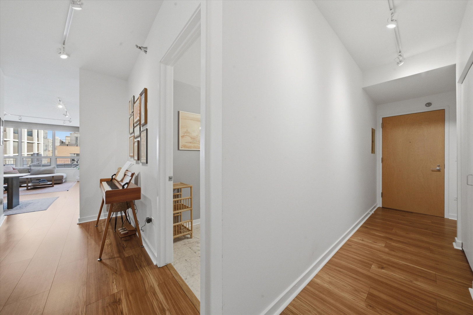 330 W Grand Avenue Unit: 807