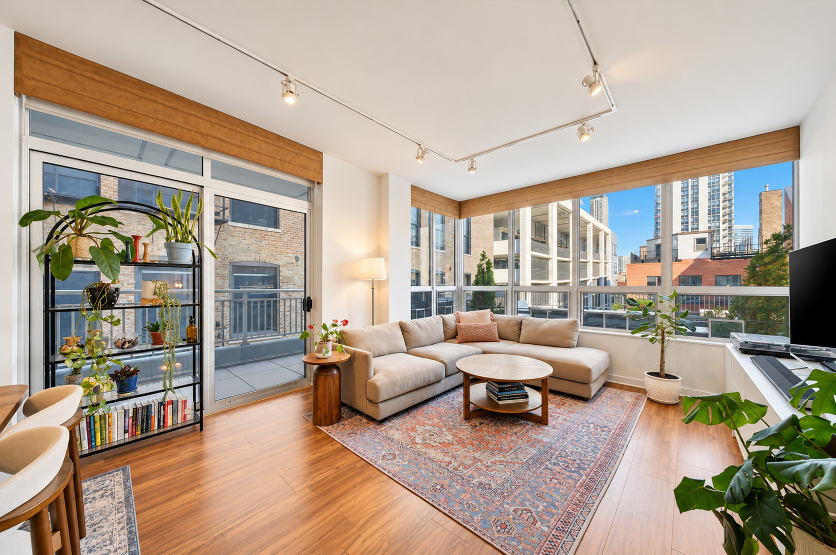 330 W Grand Avenue Unit: 807