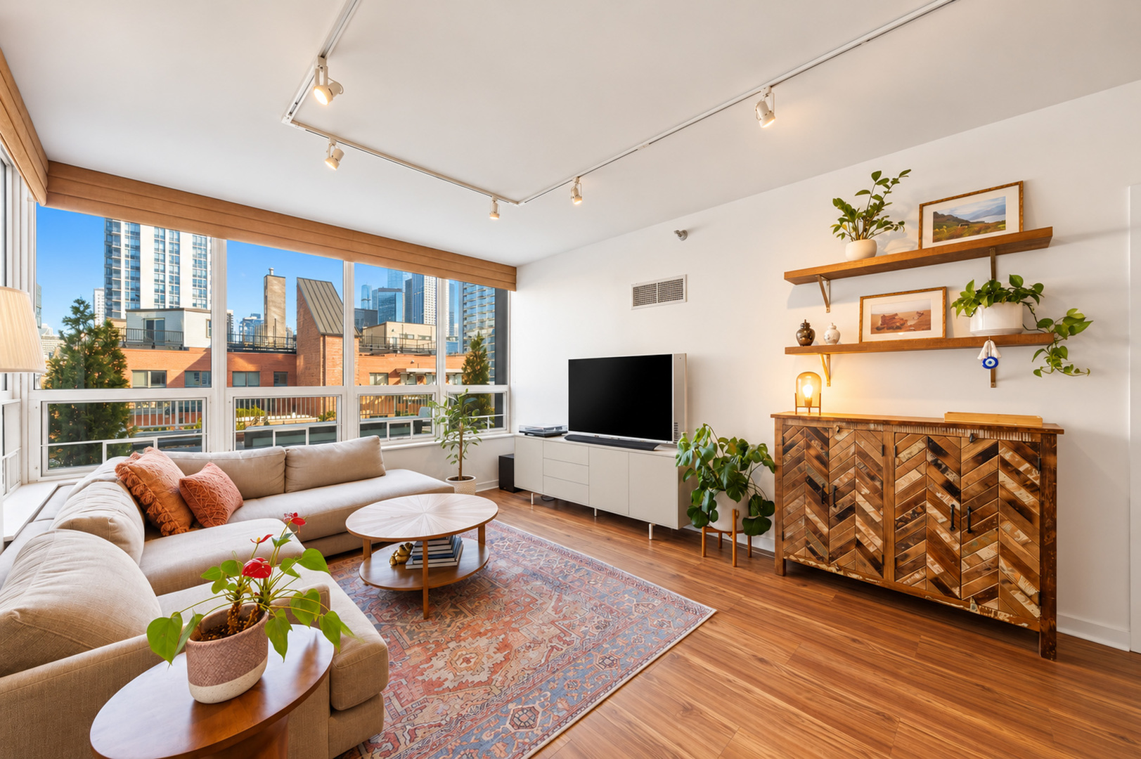 330 W Grand Avenue Unit: 807