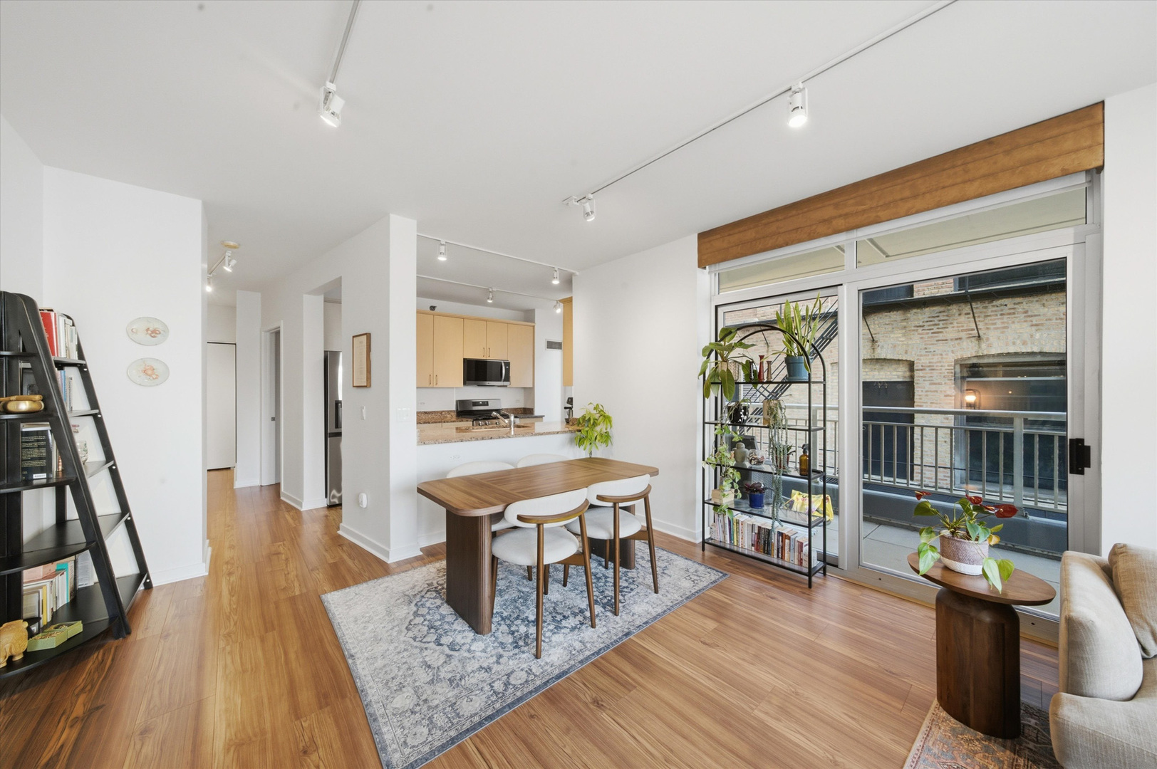 330 W Grand Avenue Unit: 807