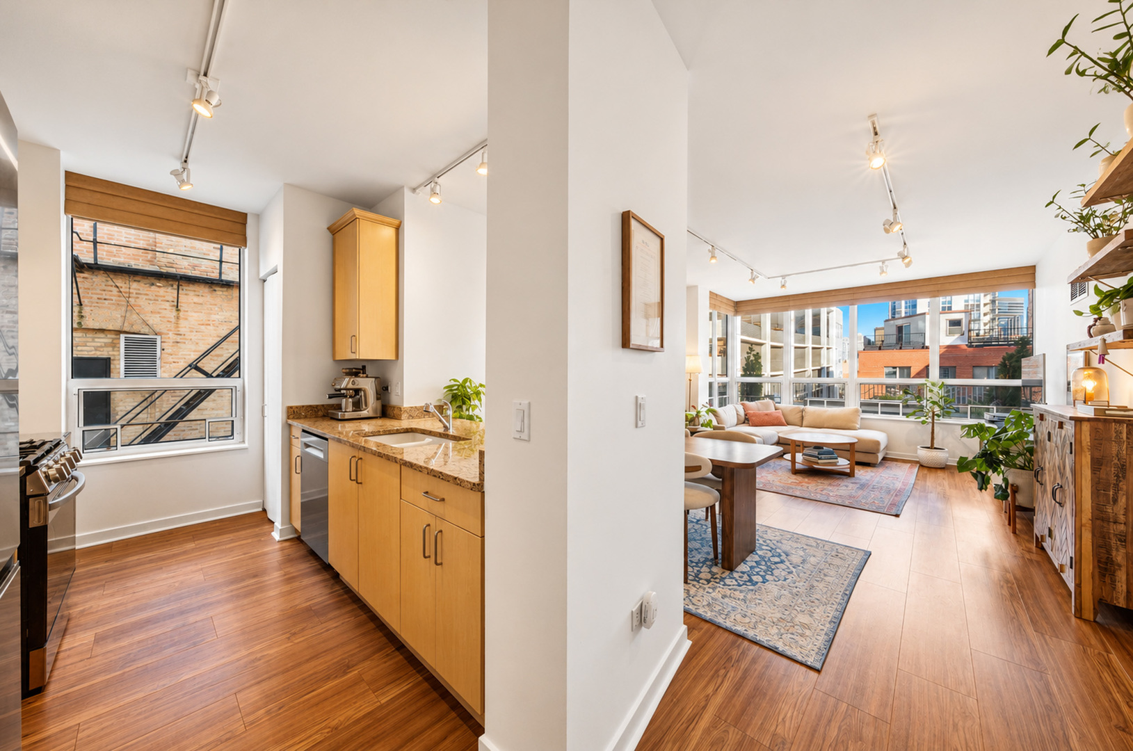 330 W Grand Avenue Unit: 807
