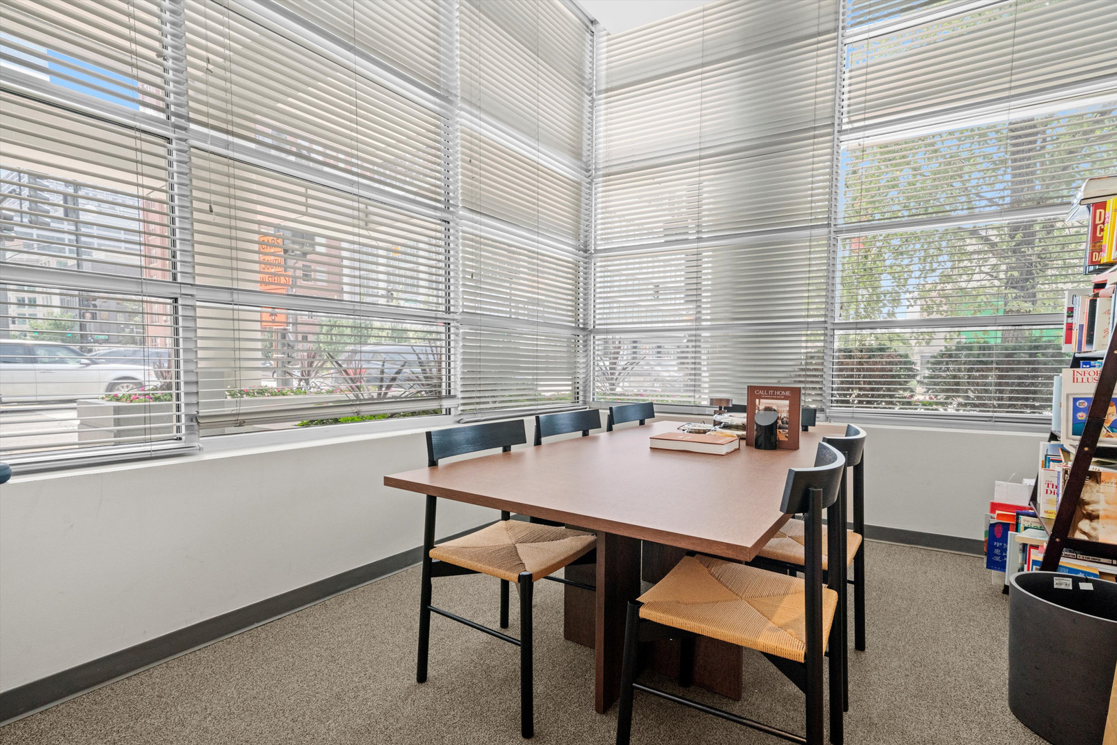 330 W Grand Avenue Unit: 807