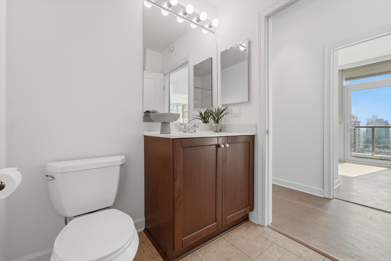 1201 S Prairie Avenue Unit: 1706