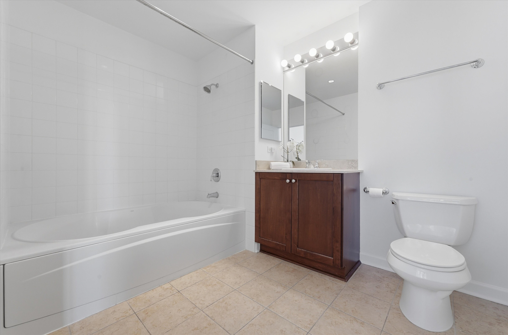 1201 S Prairie Avenue Unit: 1706