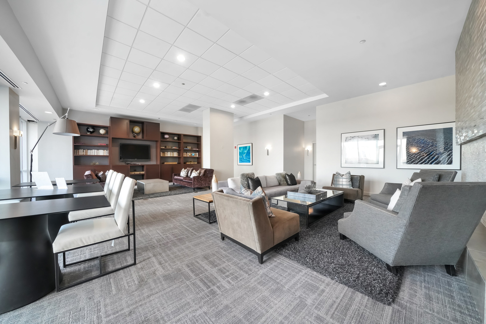 1201 S Prairie Avenue Unit: 1706