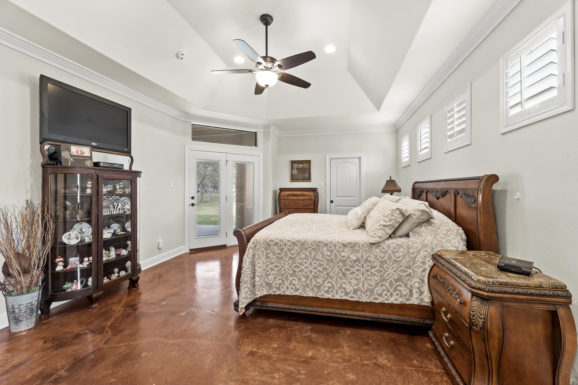 130 Circle Oak Drive