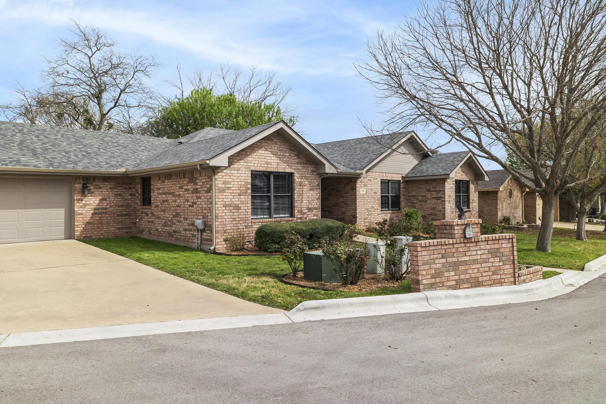 709 Applewood Drive