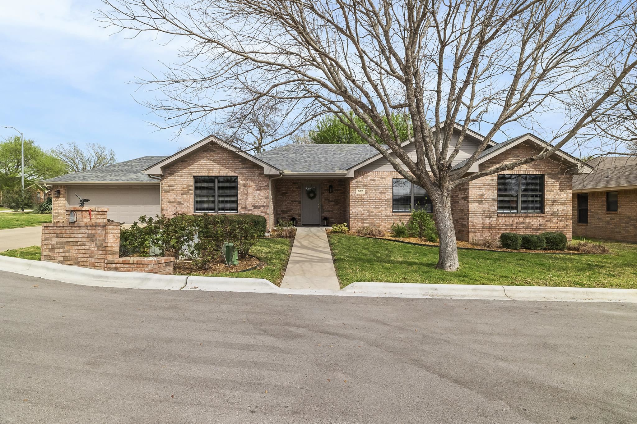709 Applewood Drive