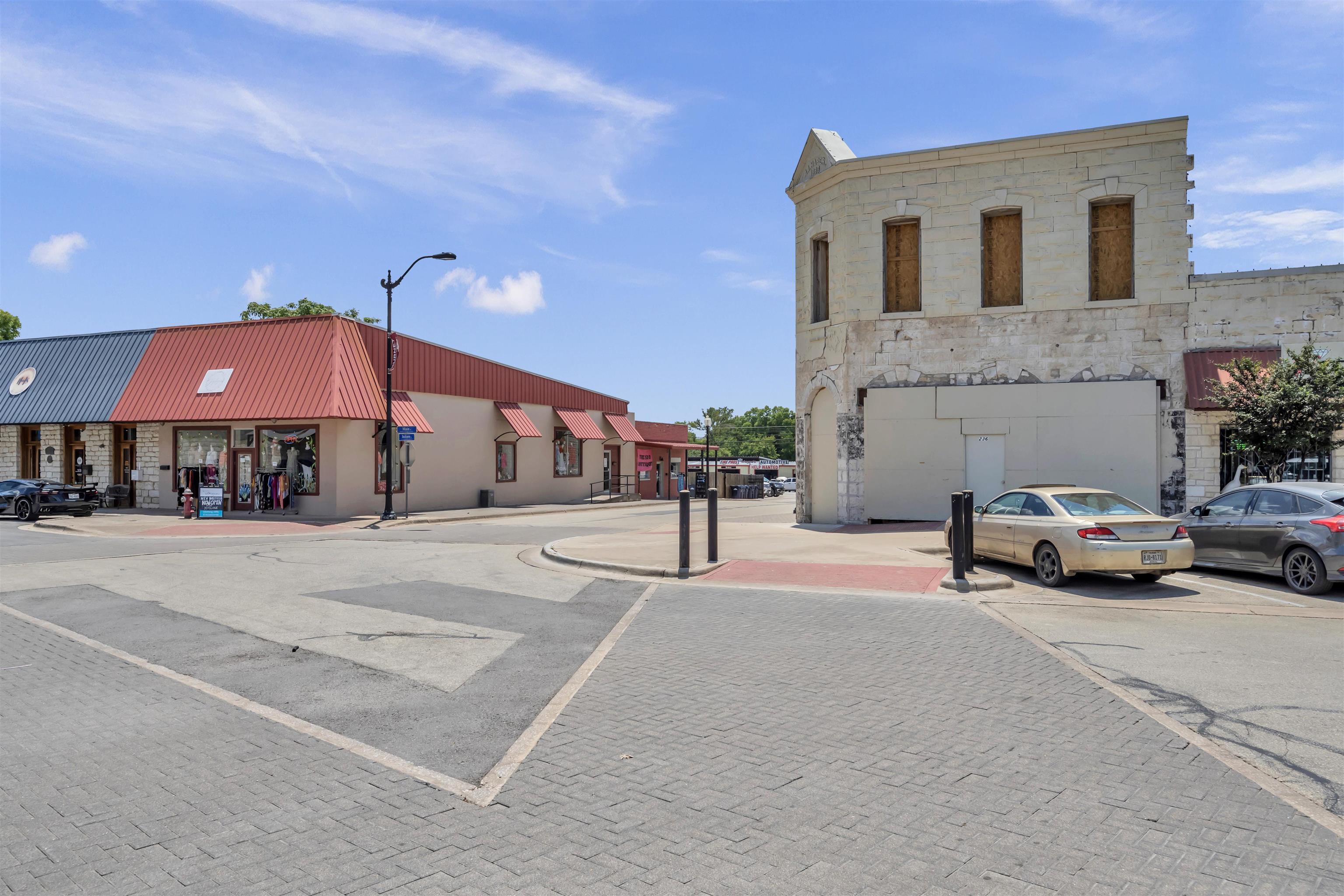236 S Main St