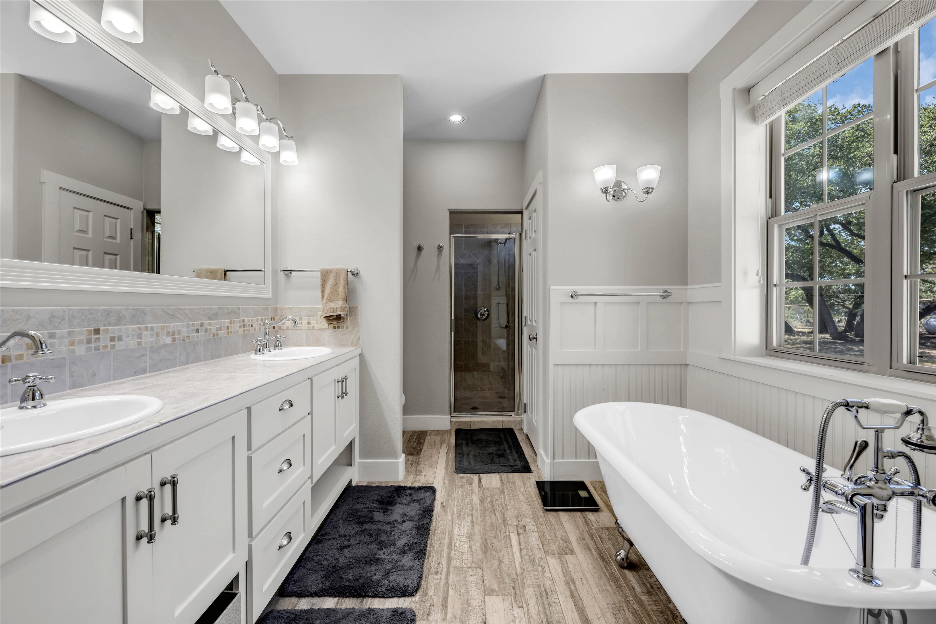 105 Lavonna Fox Drive