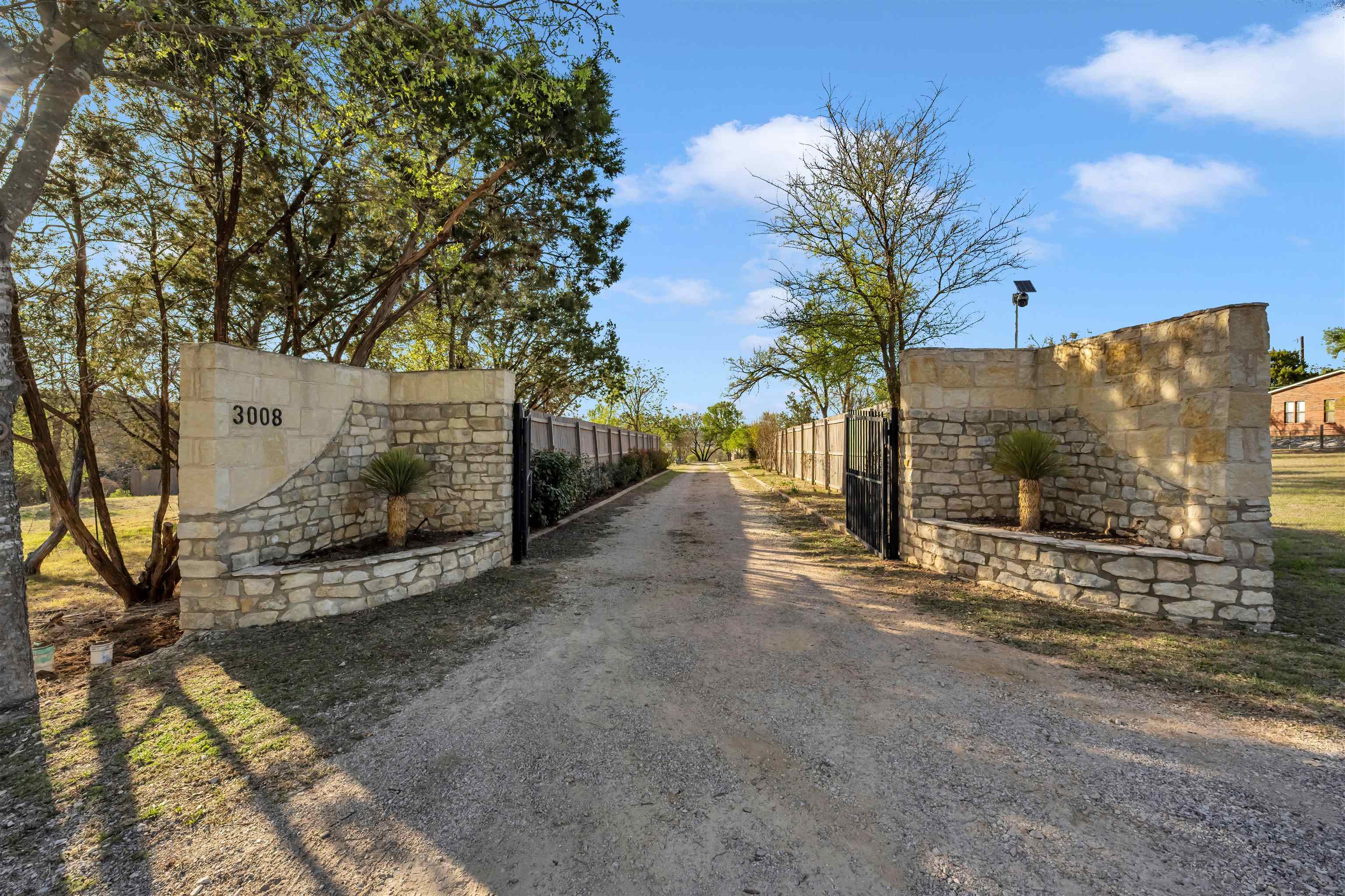 3008 Vista Ln