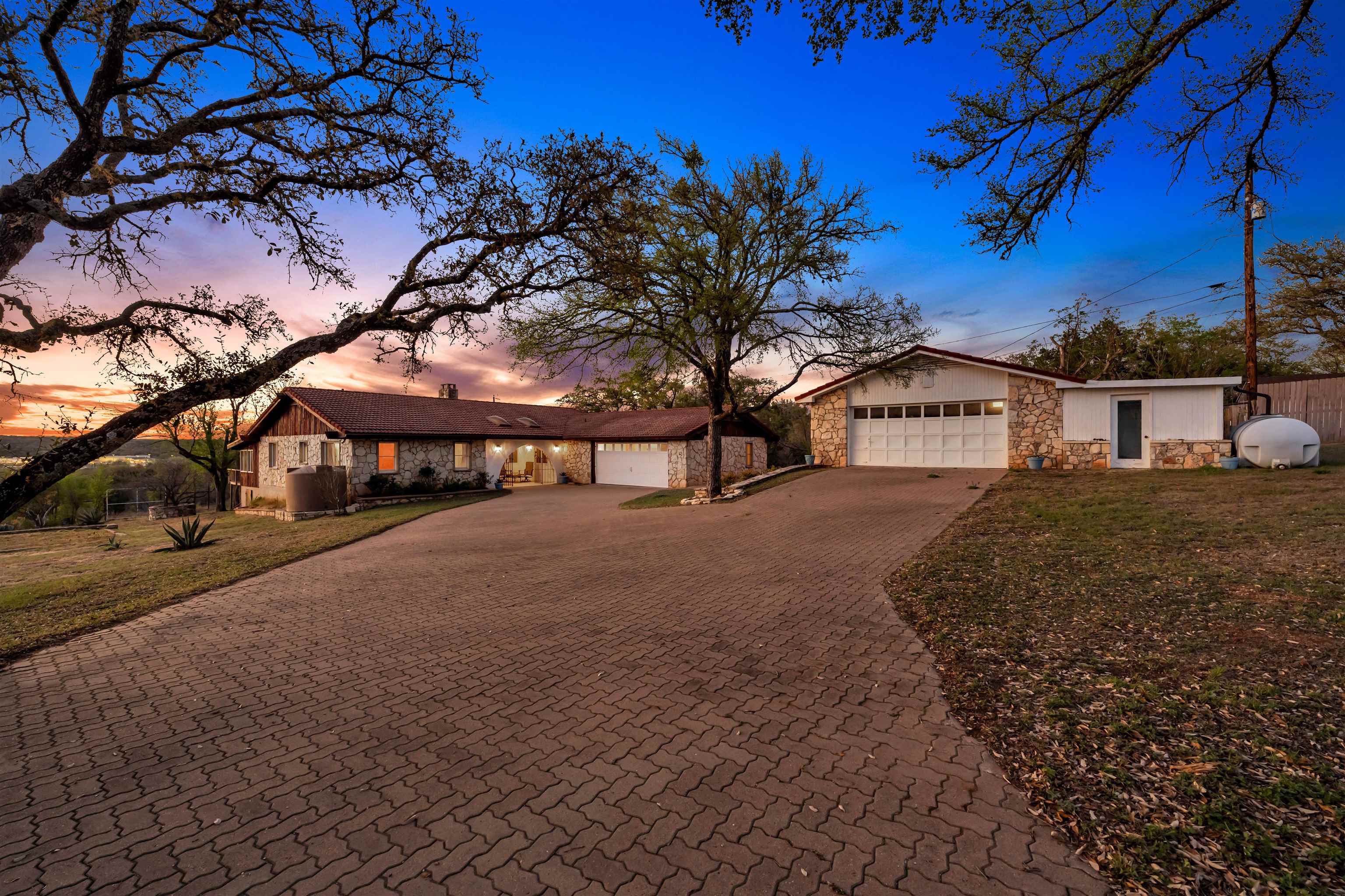 3008 Vista Ln