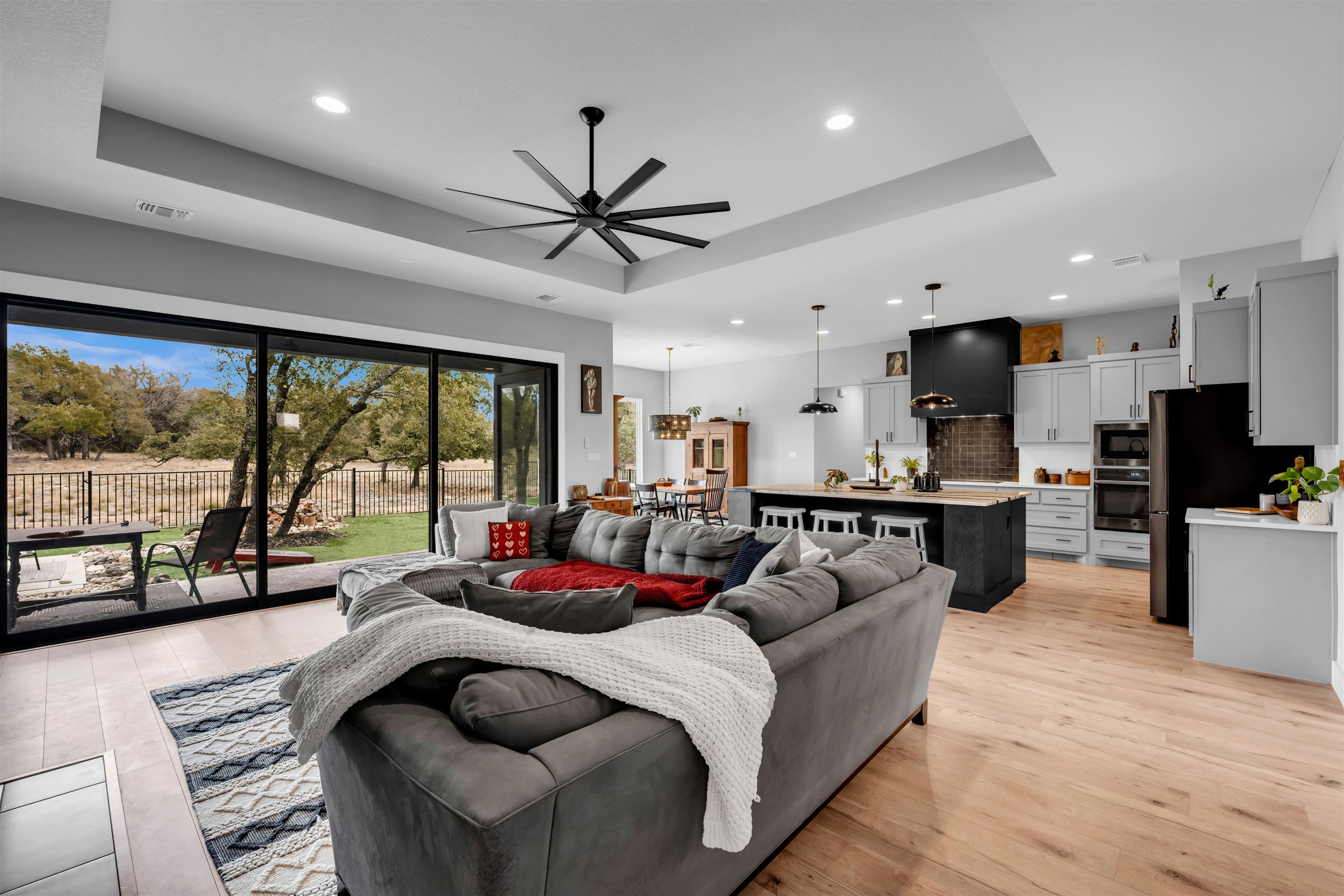 123 Wandering Oaks Cir