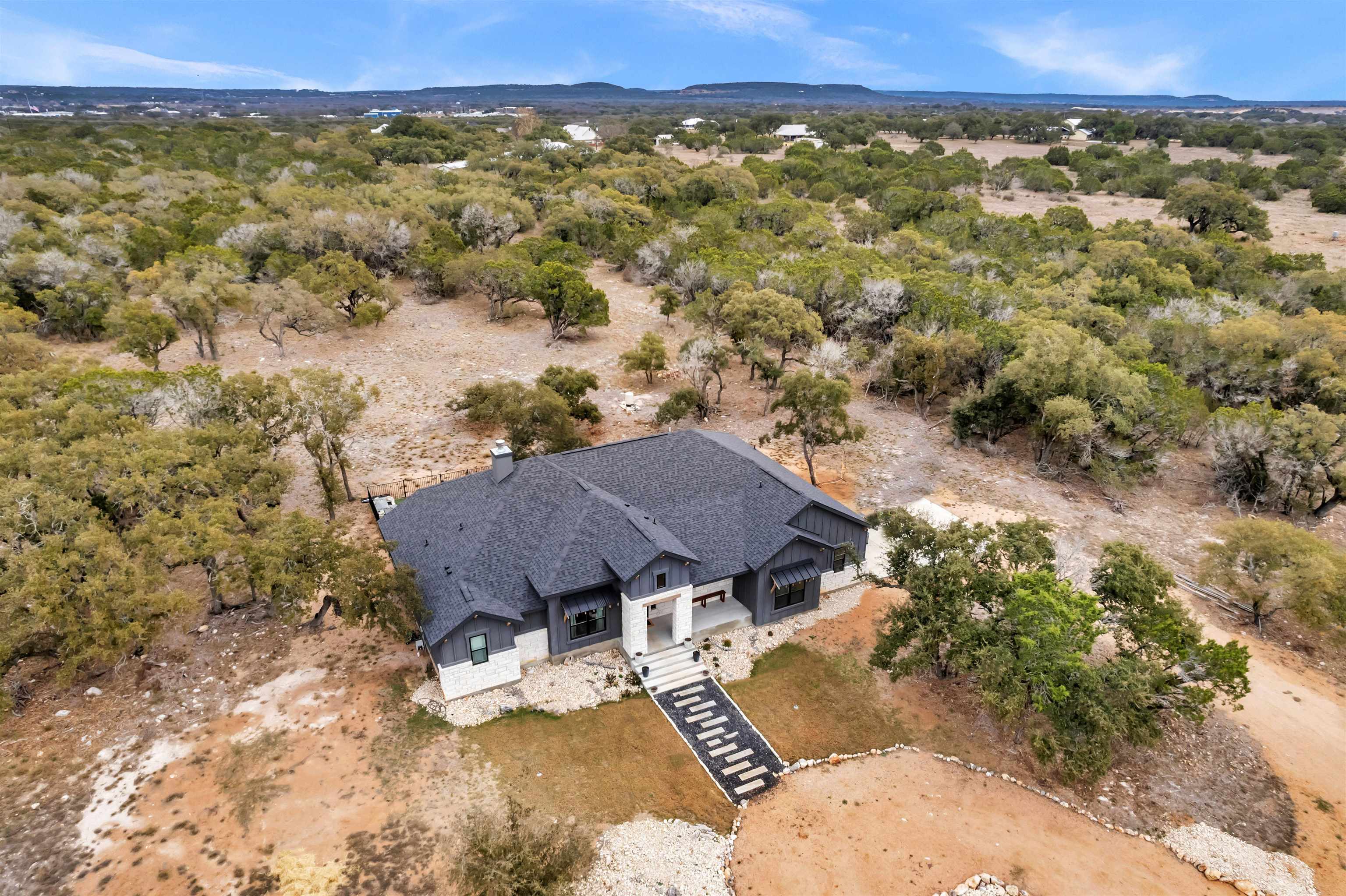 123 Wandering Oaks Cir