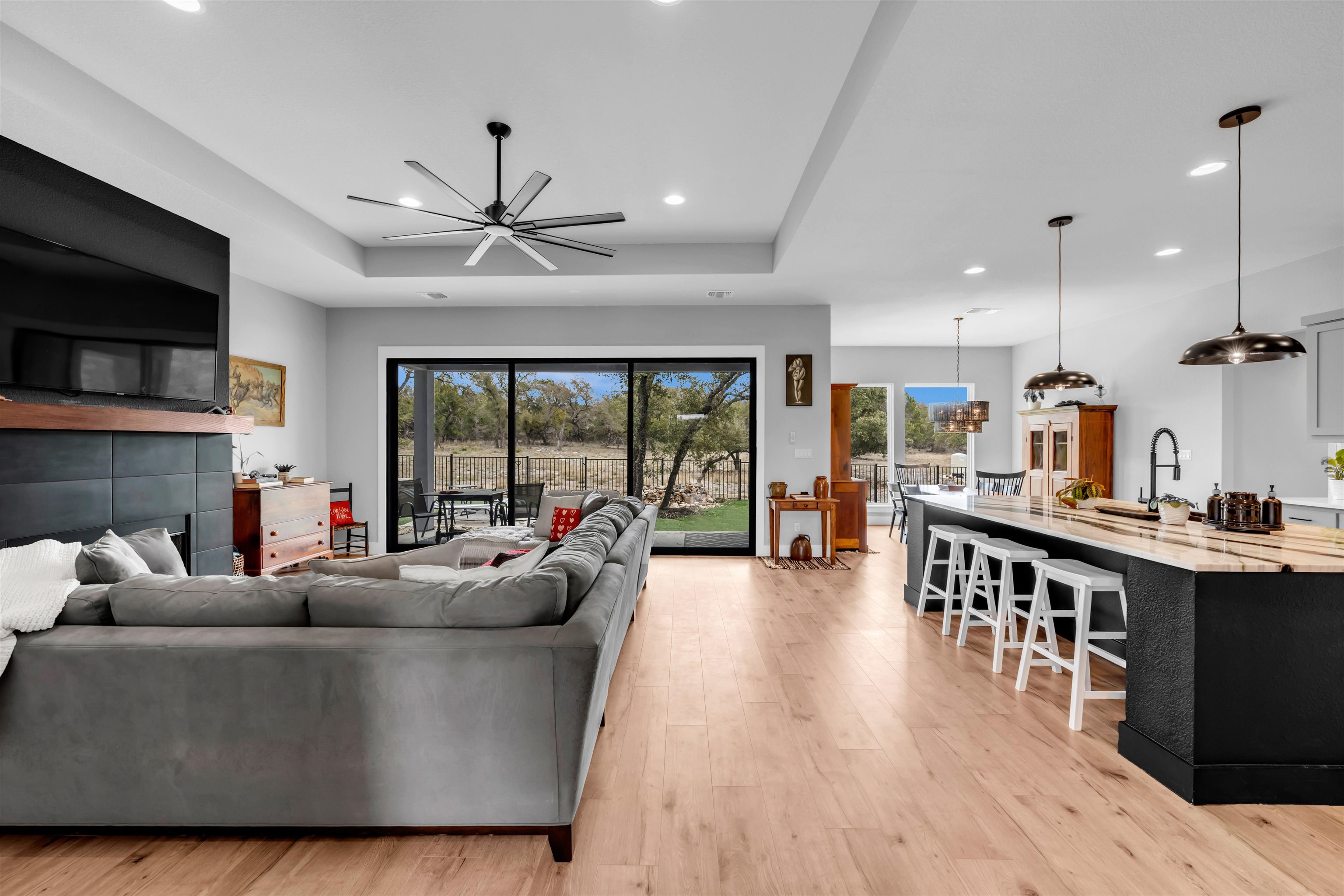 123 Wandering Oaks Cir