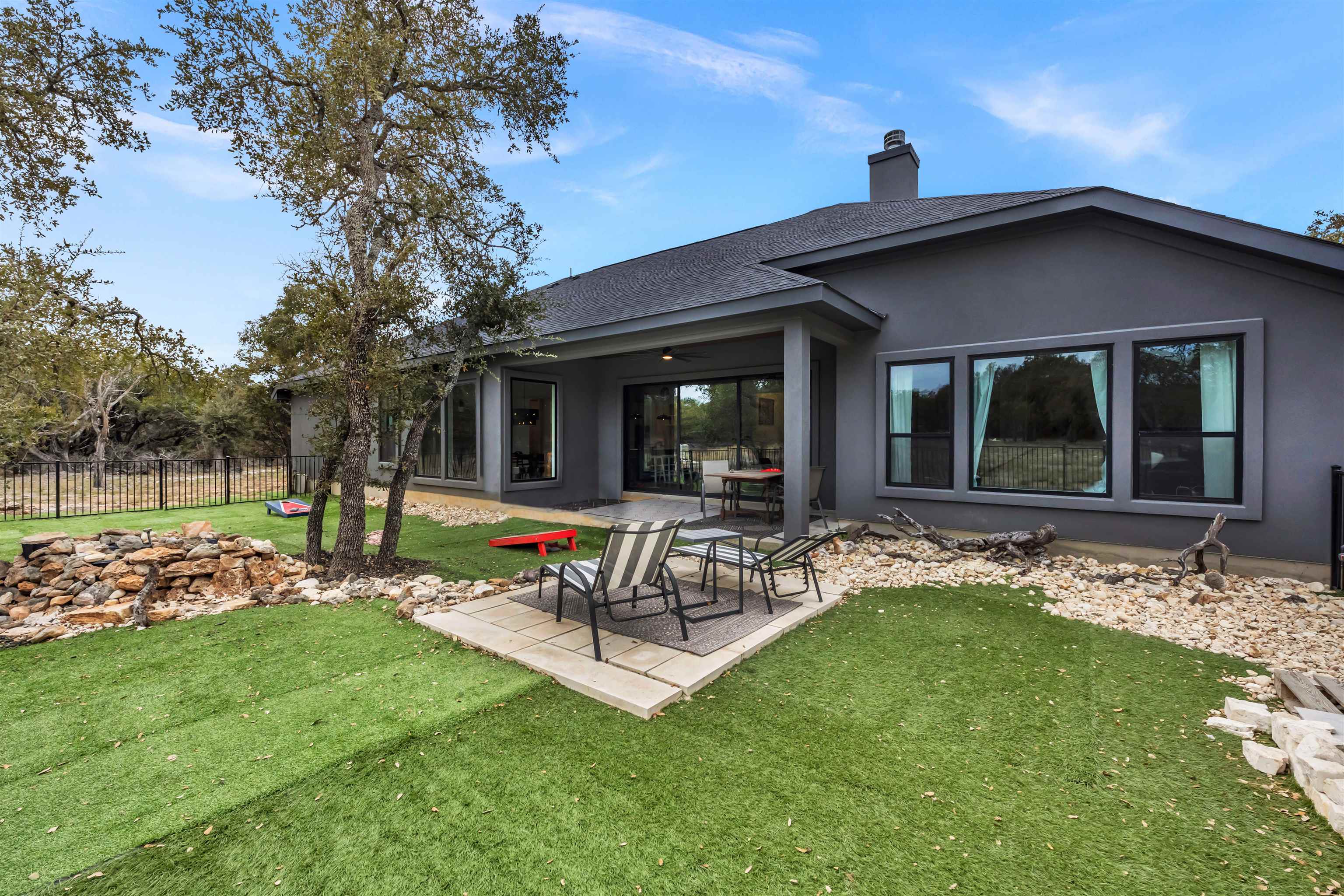 123 Wandering Oaks Cir