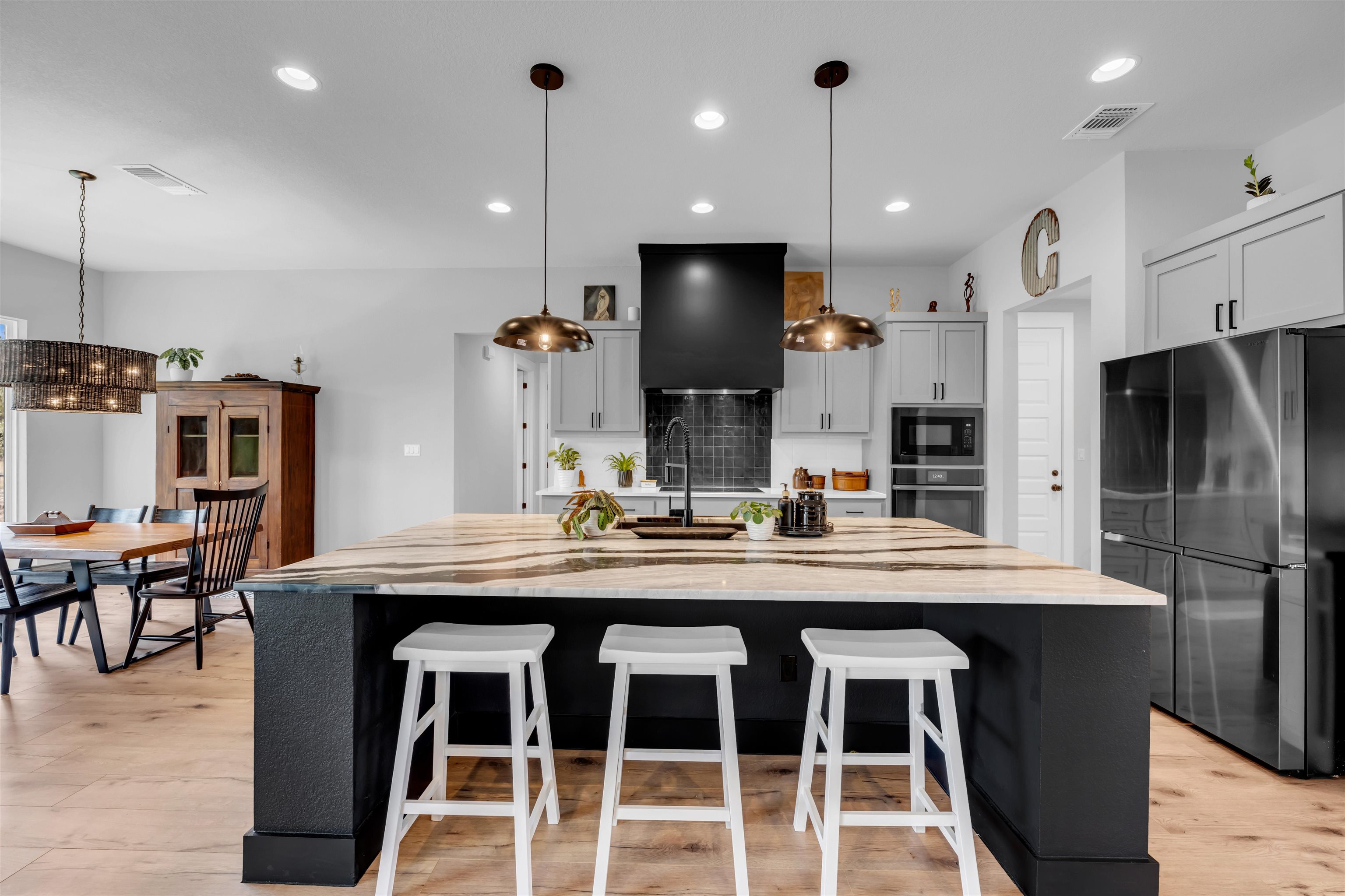 123 Wandering Oaks Cir
