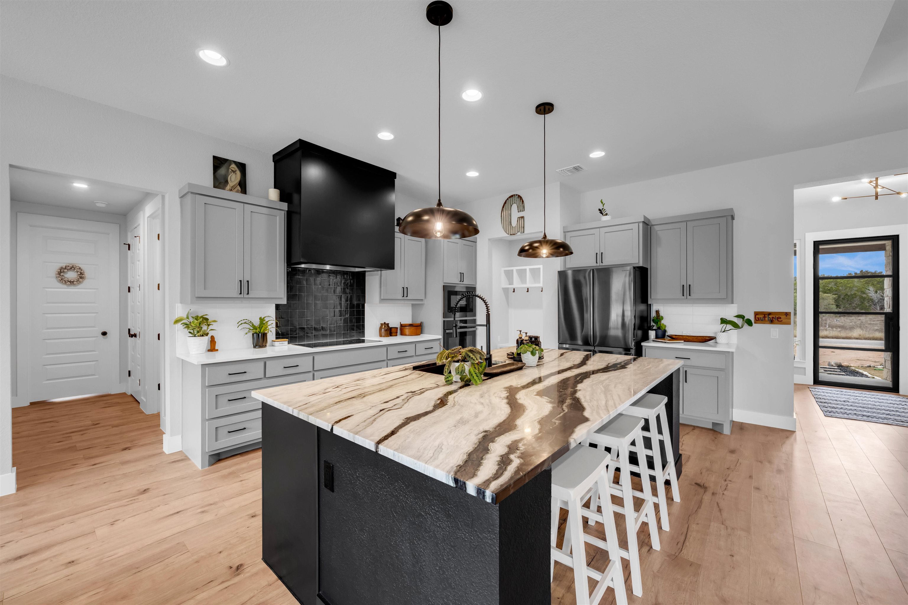 123 Wandering Oaks Cir