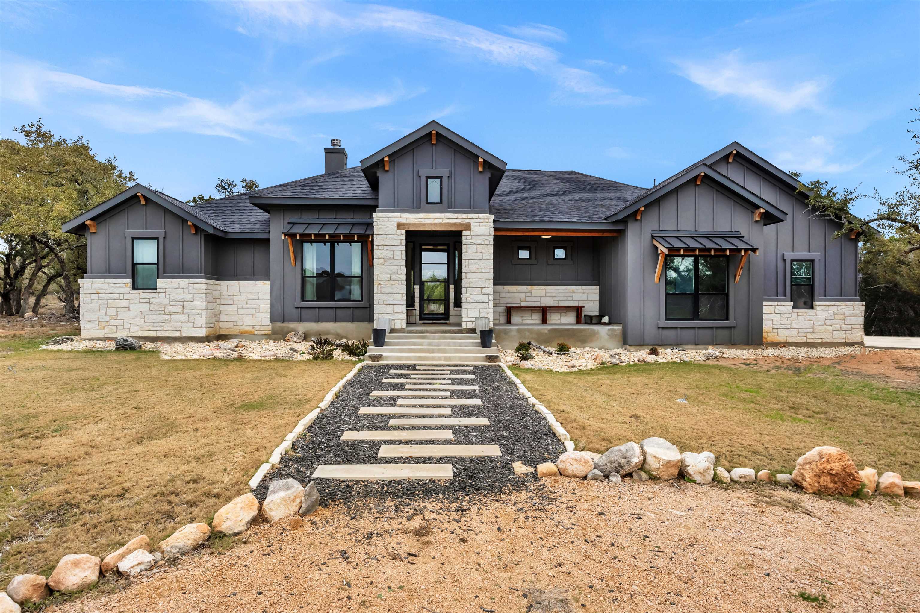 123 Wandering Oaks Cir