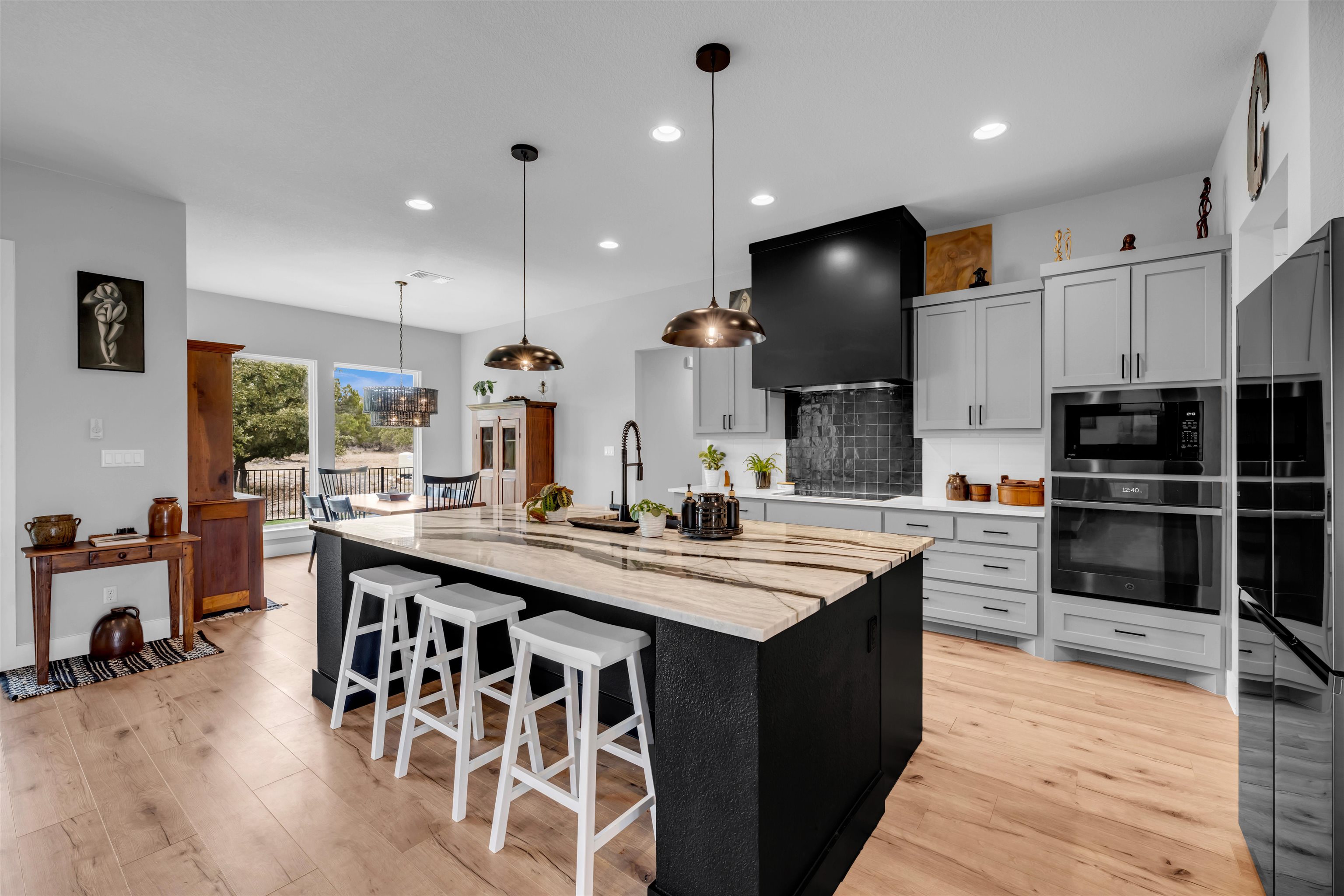 123 Wandering Oaks Cir