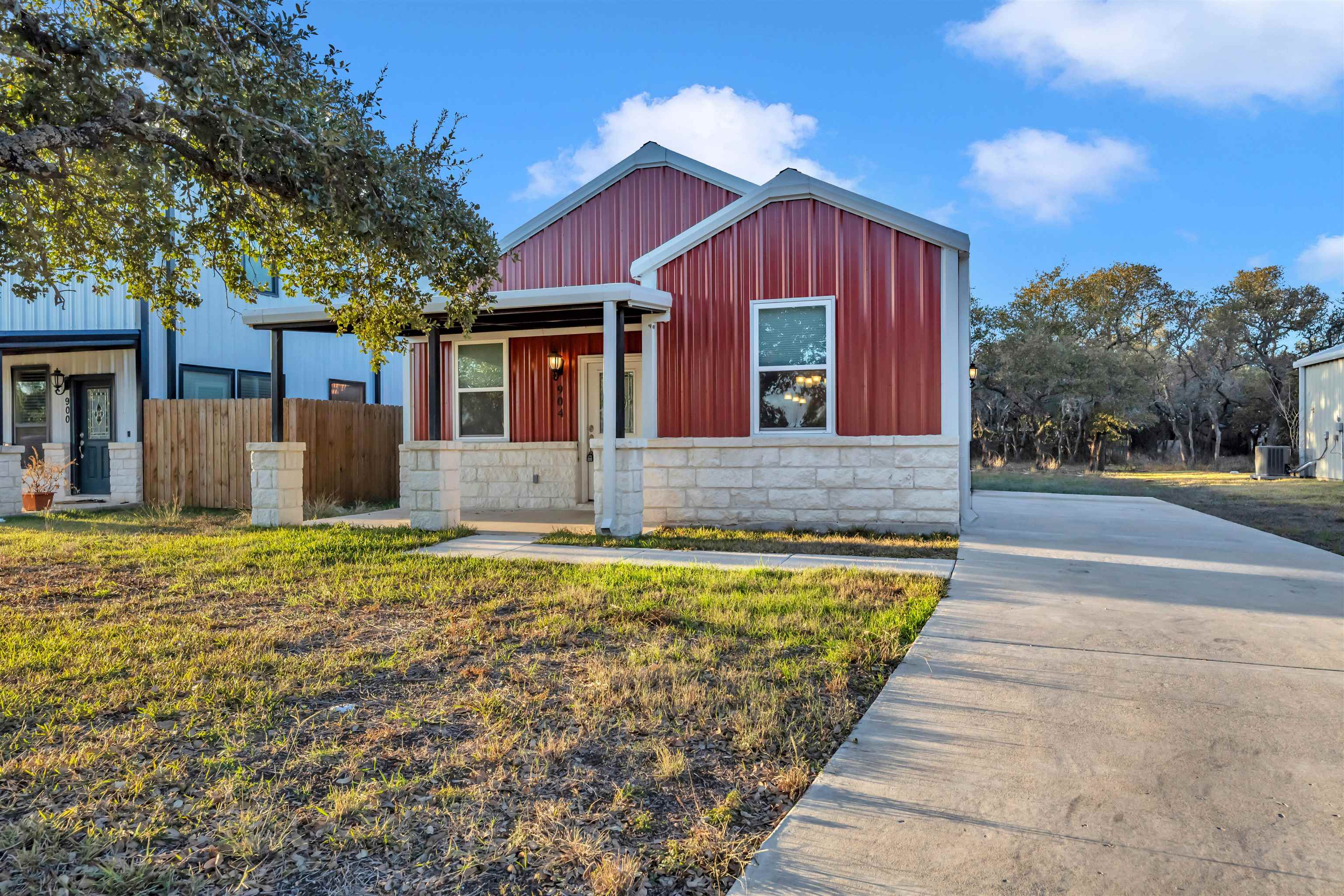 904 Central Blvd