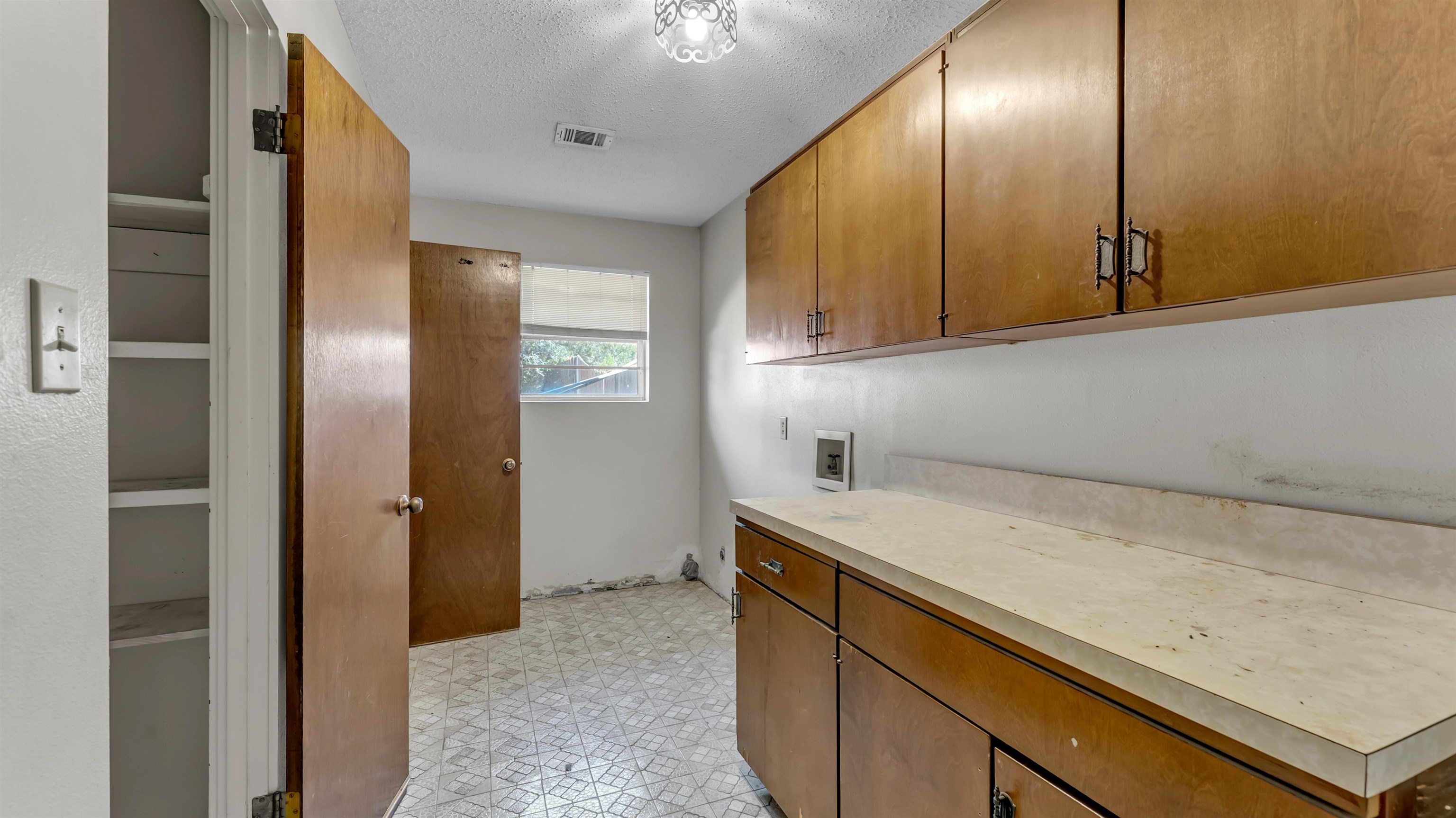 313 Geneva Ln