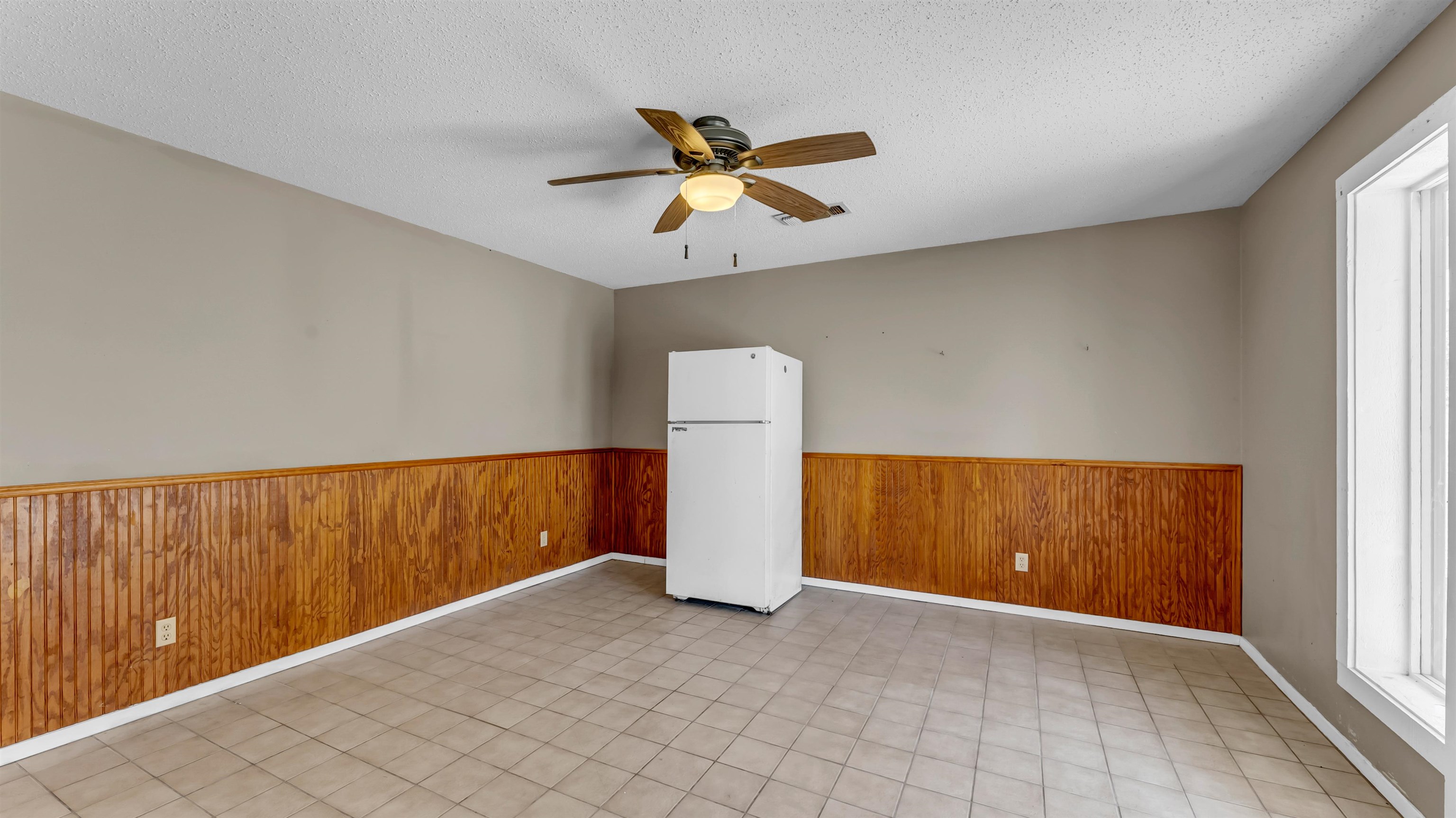 313 Geneva Ln