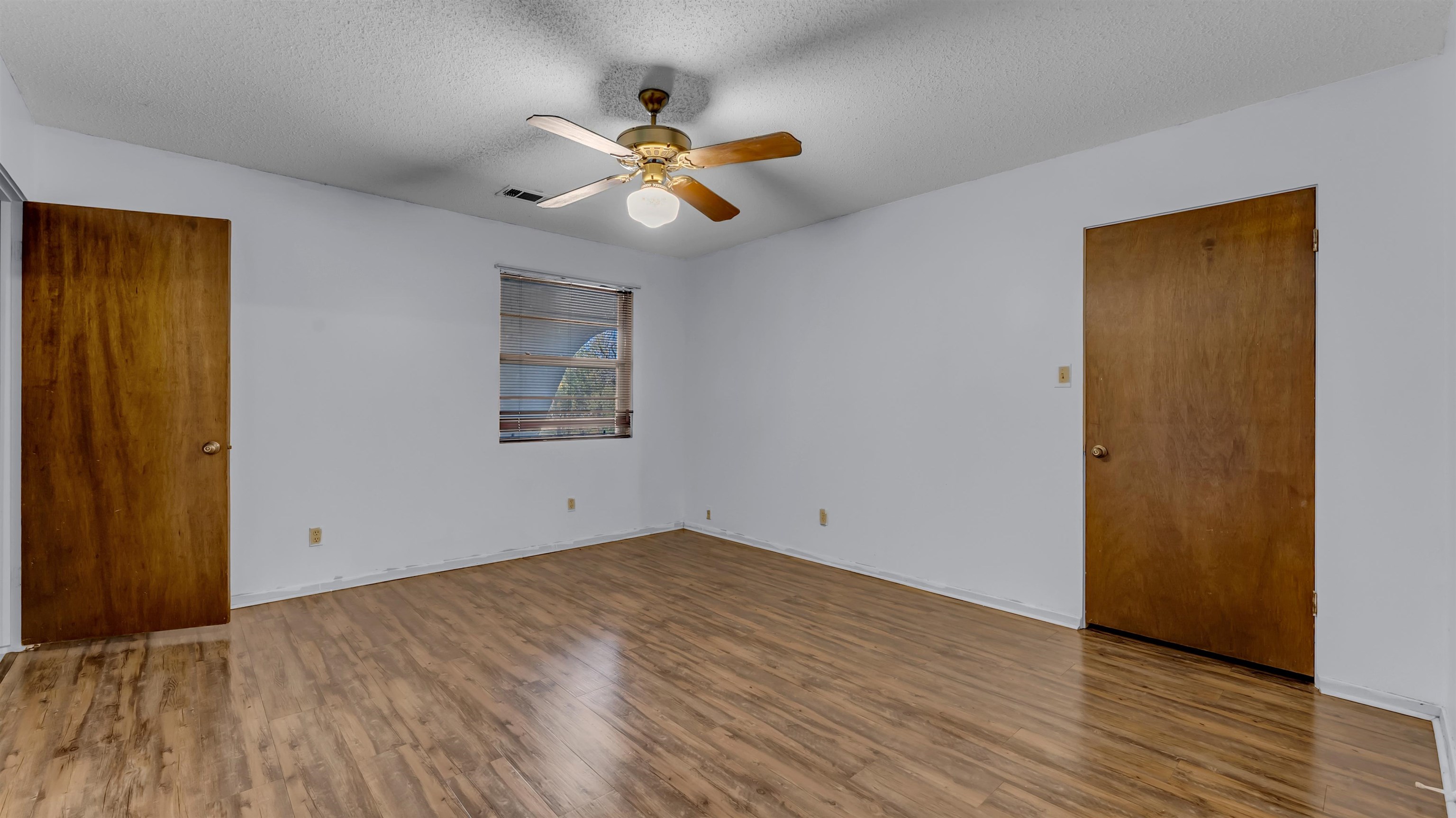 313 Geneva Ln