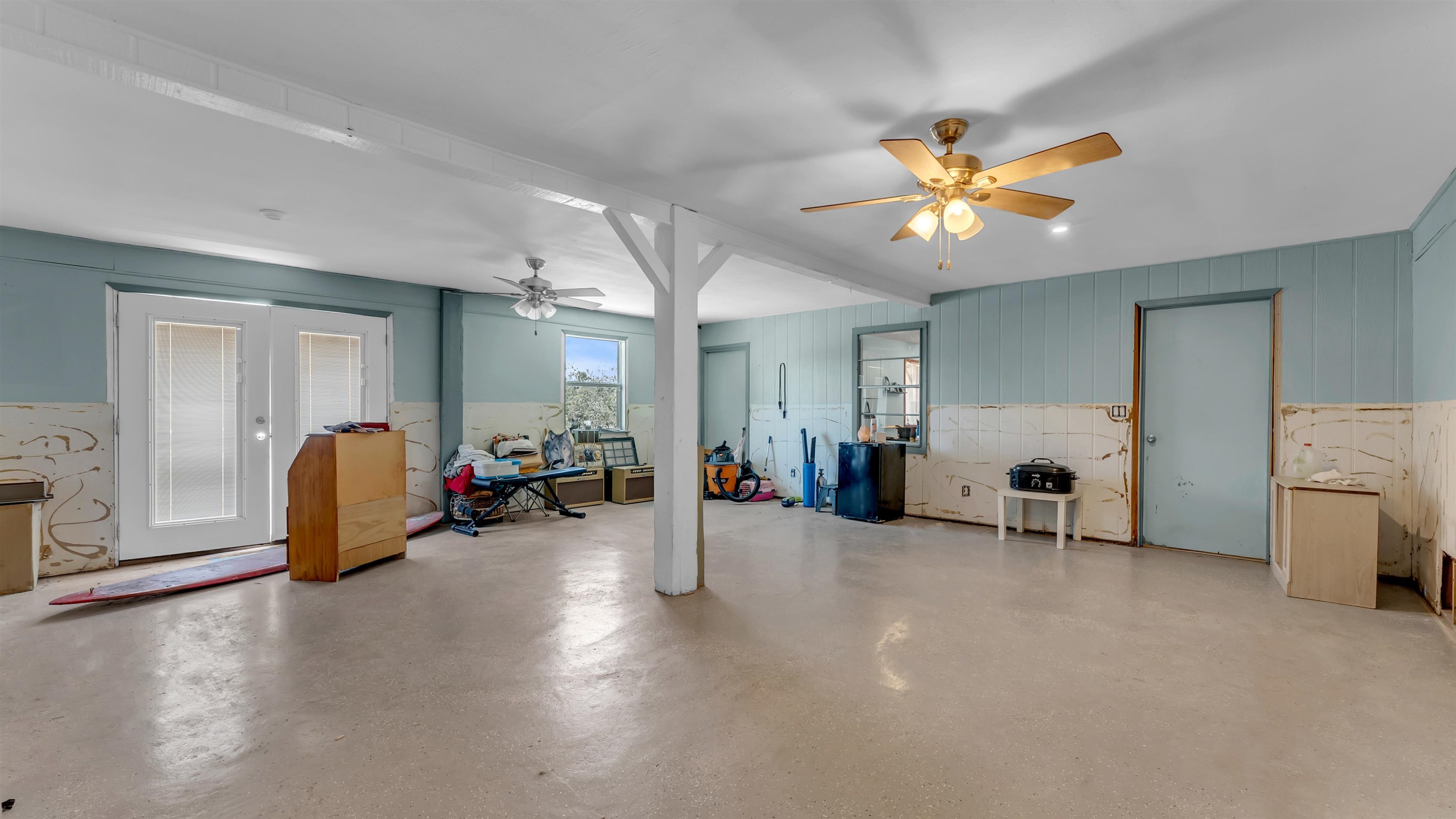 313 Geneva Ln