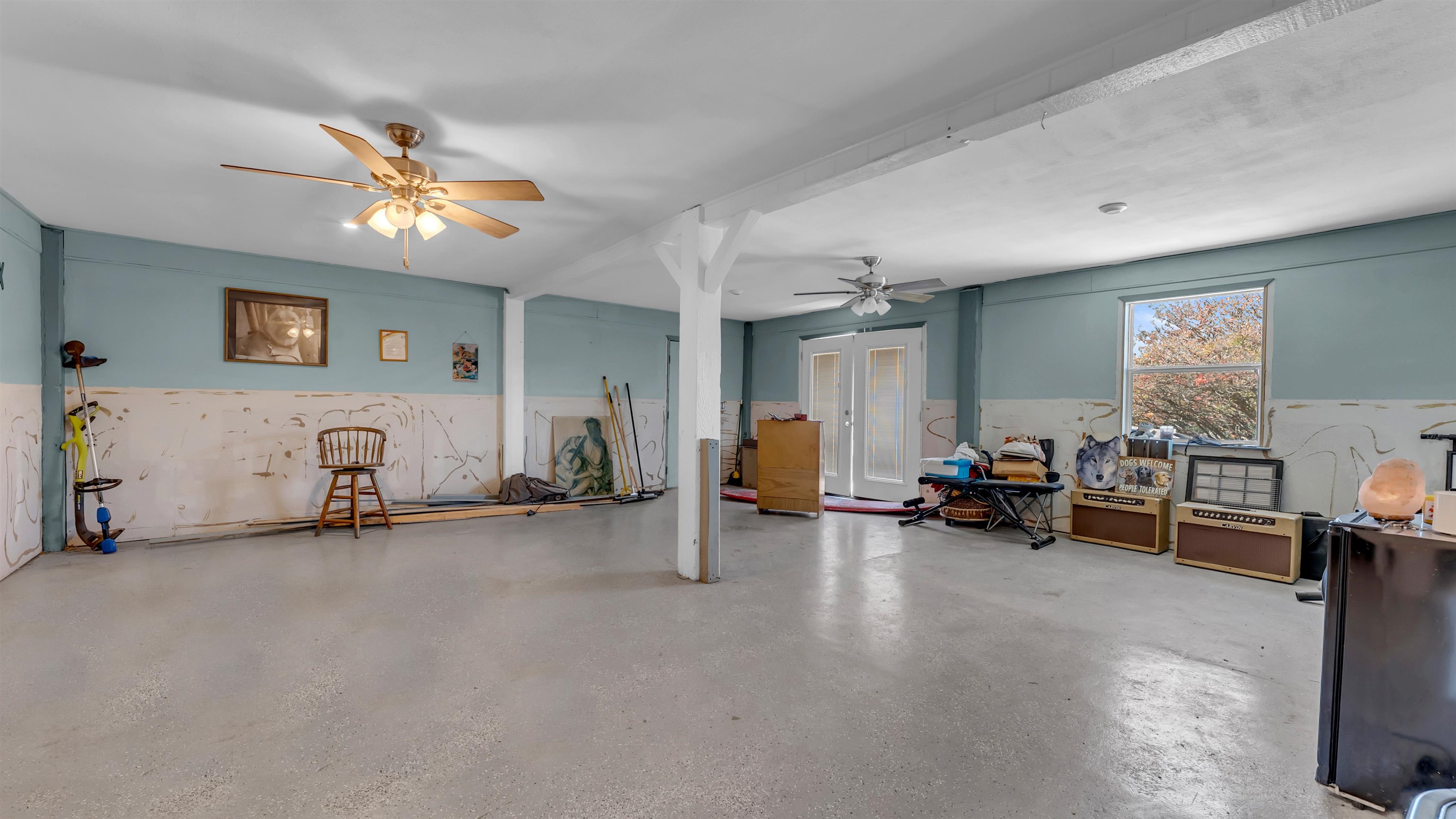313 Geneva Ln