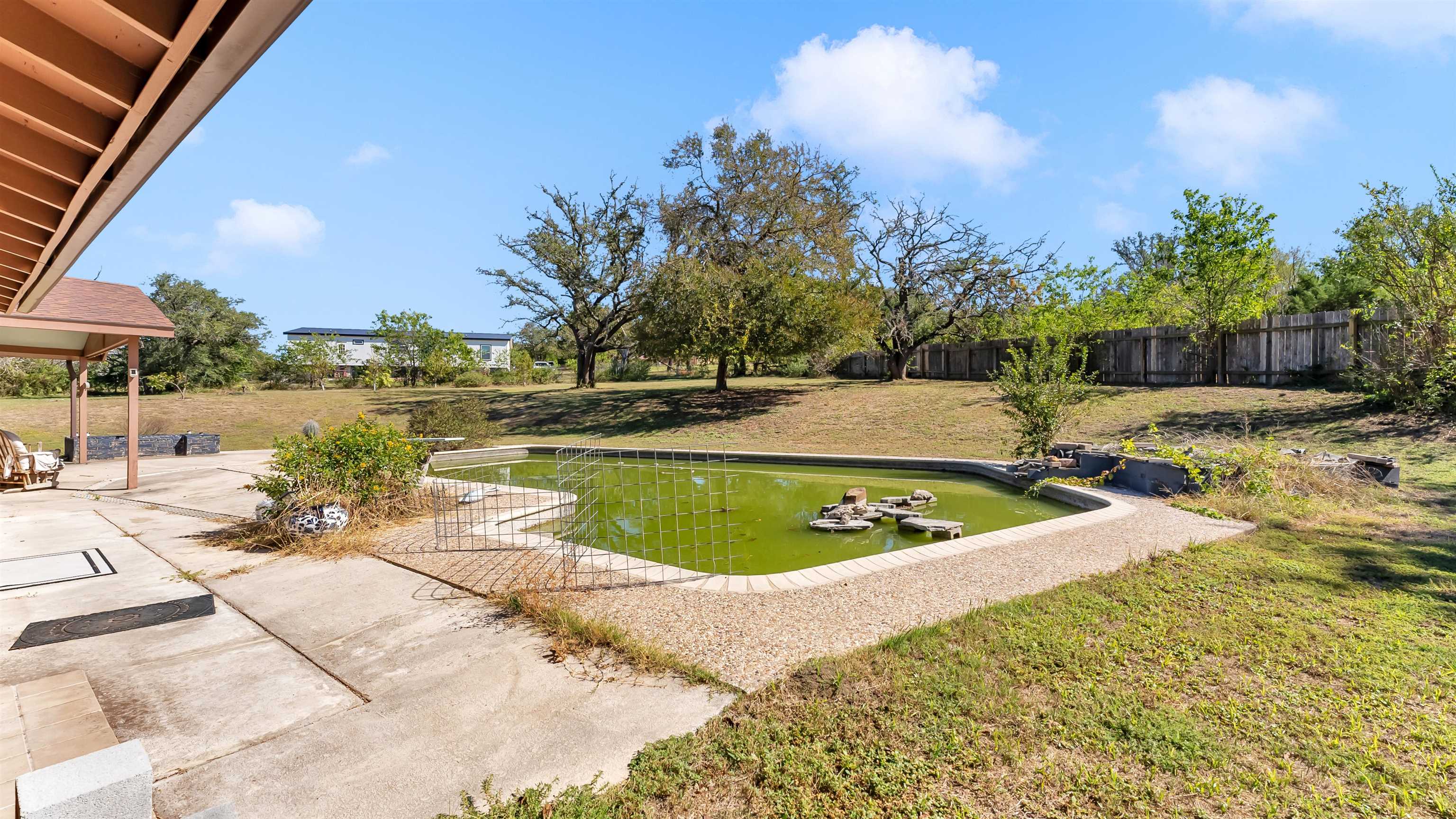 313 Geneva Ln