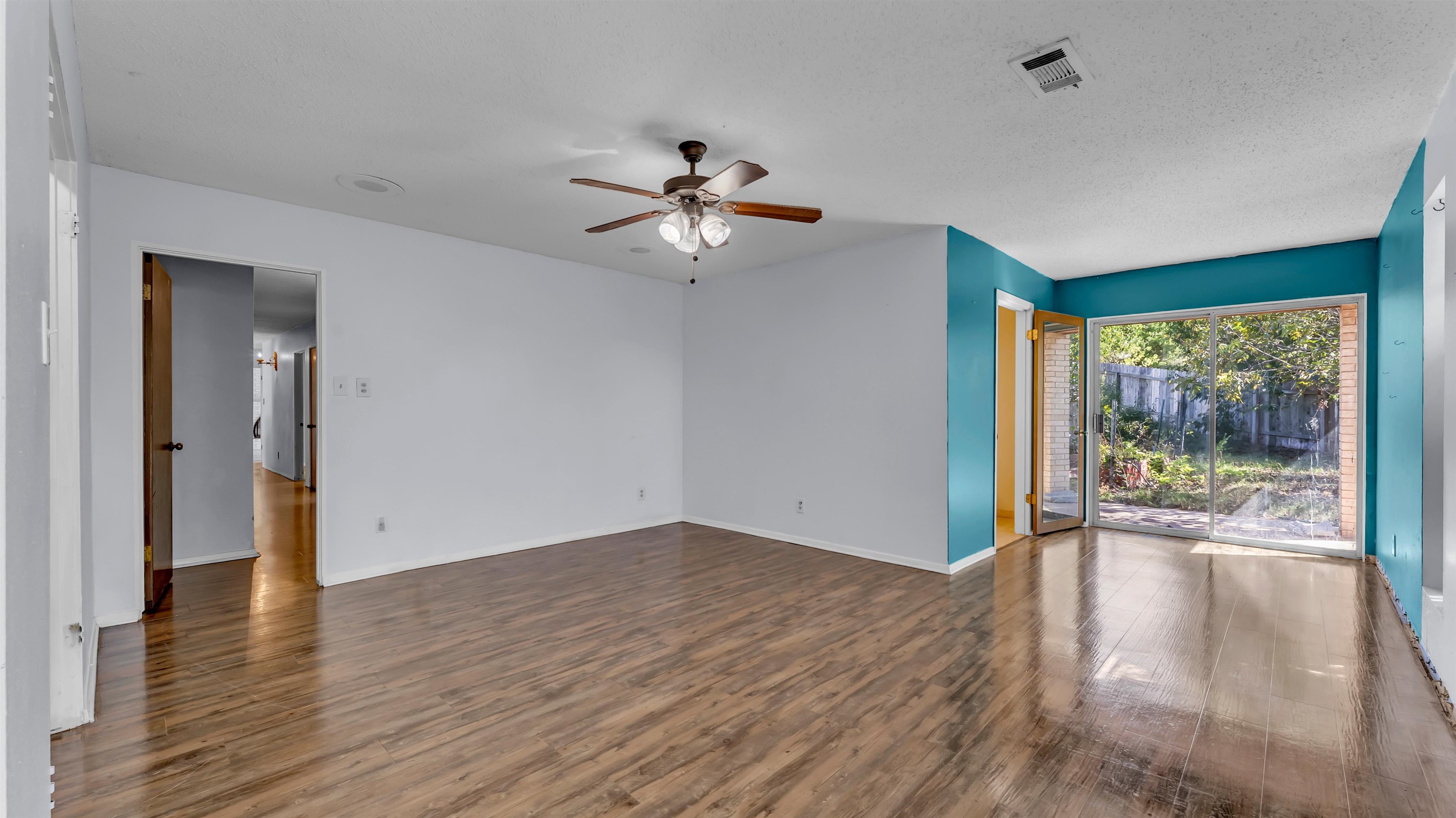 313 Geneva Ln