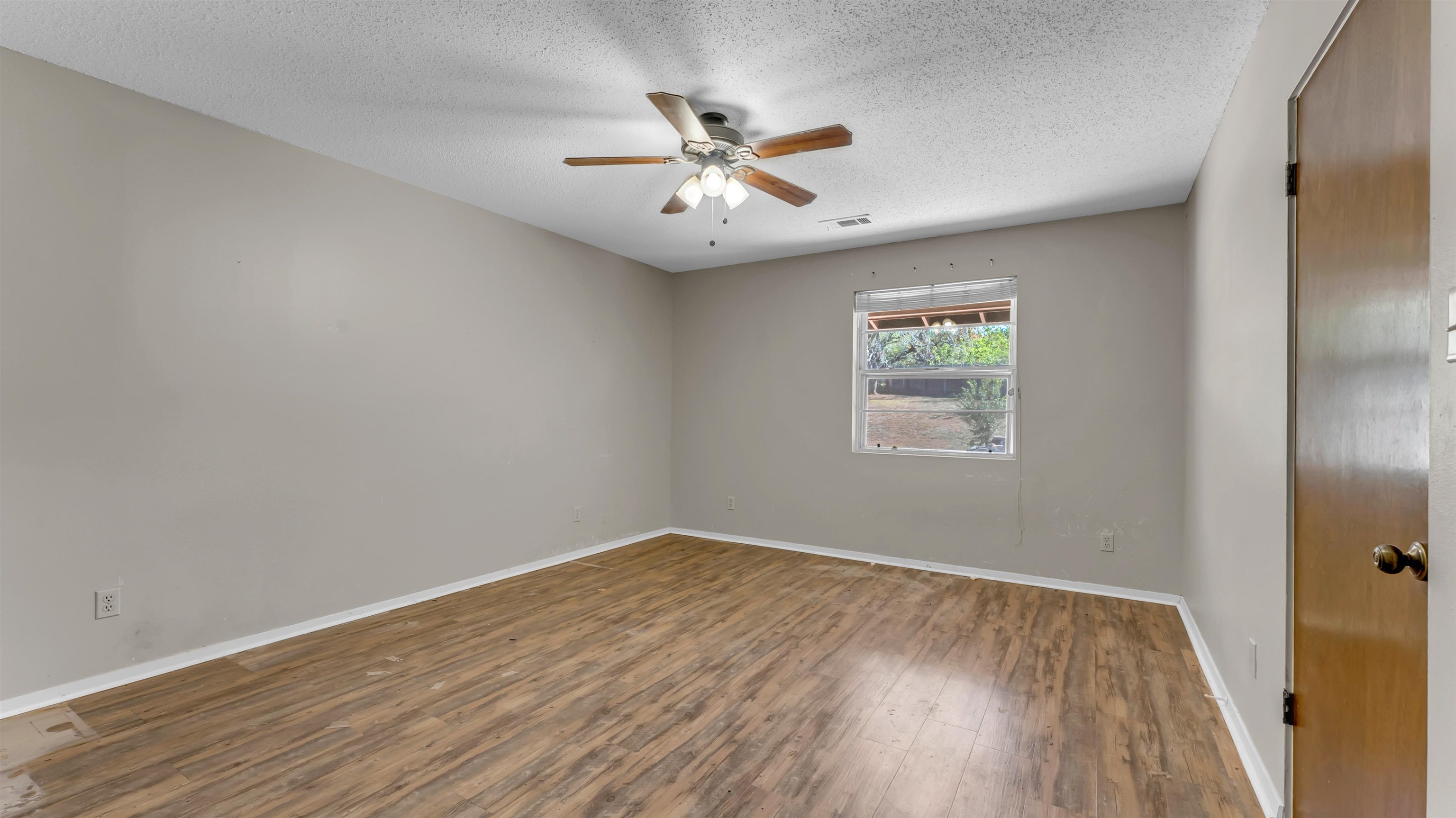 313 Geneva Ln
