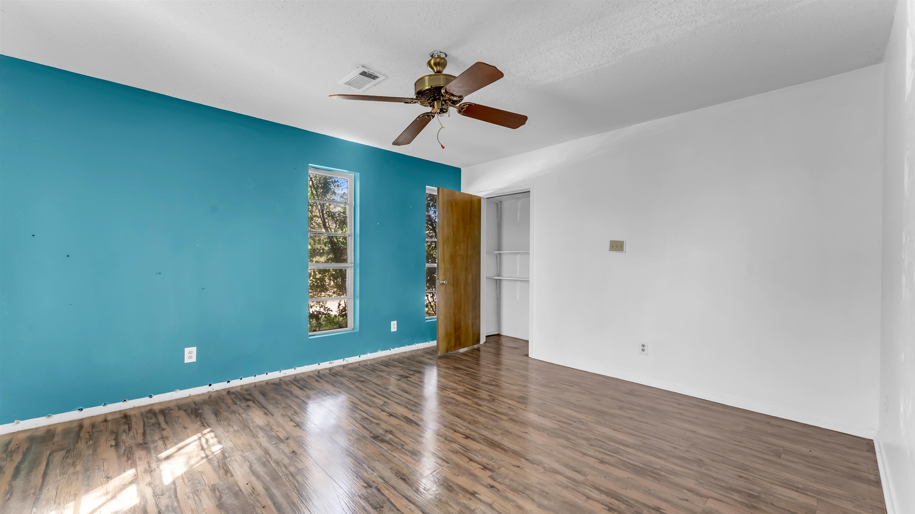 313 Geneva Ln