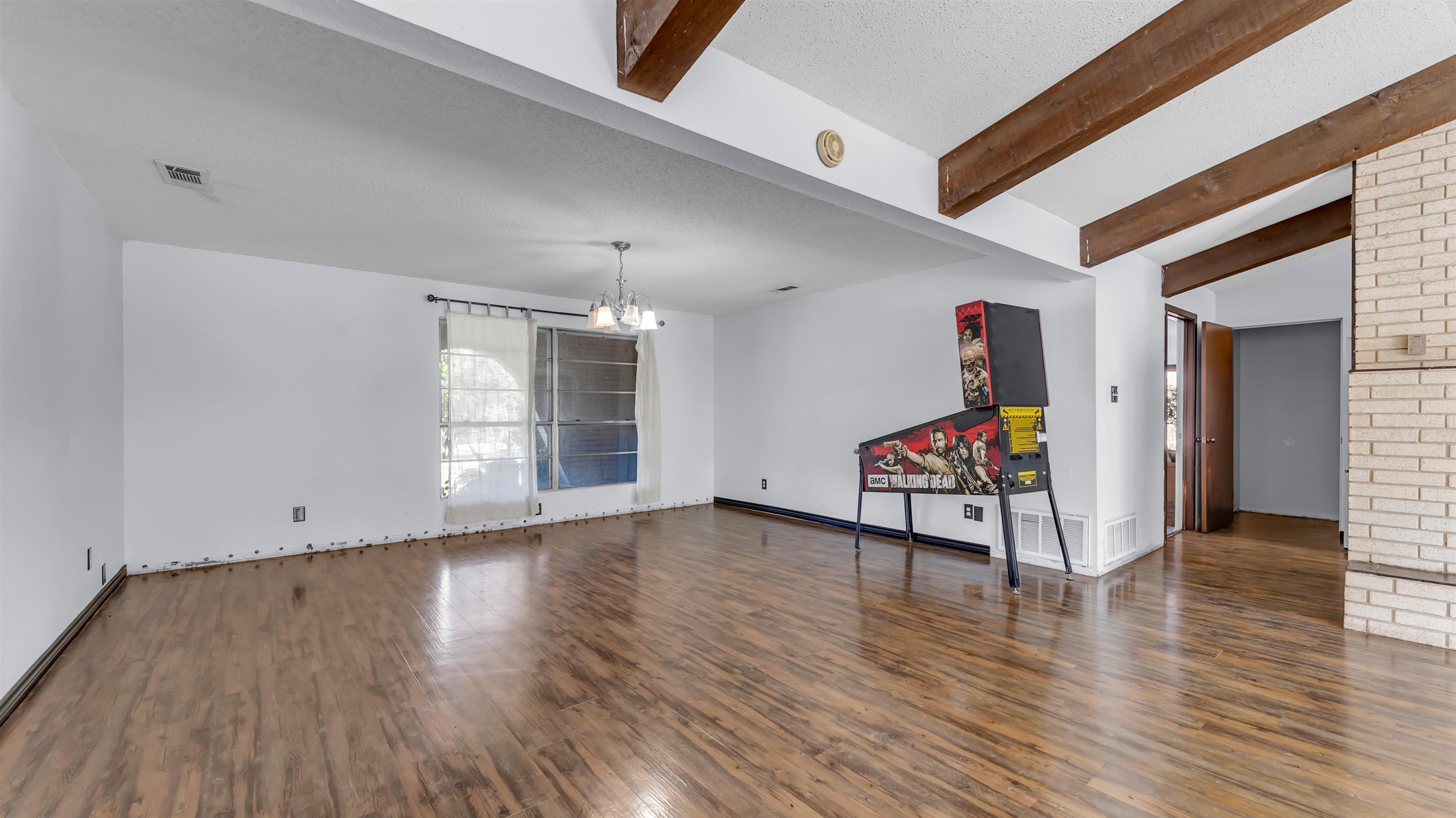313 Geneva Ln