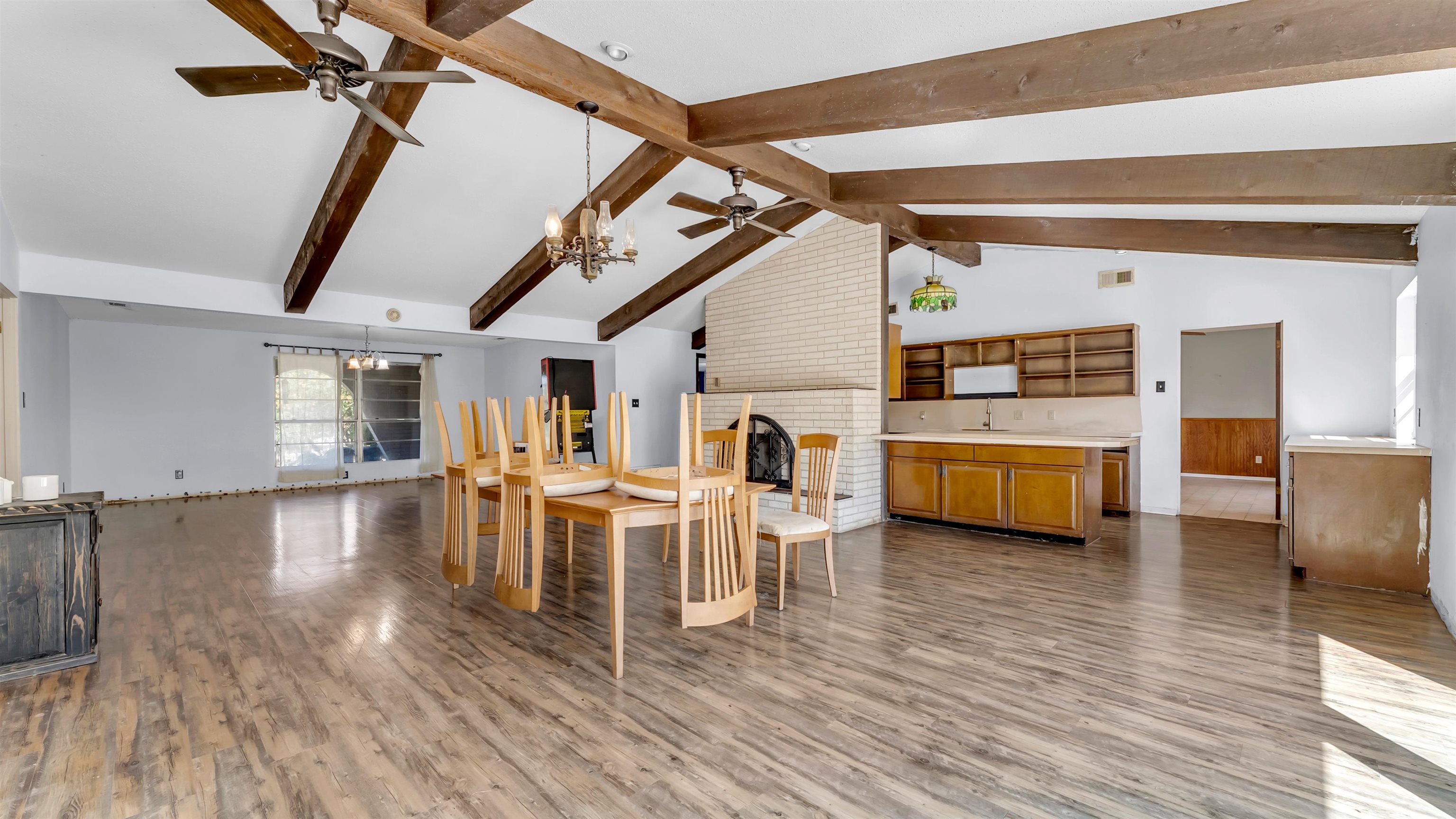313 Geneva Ln