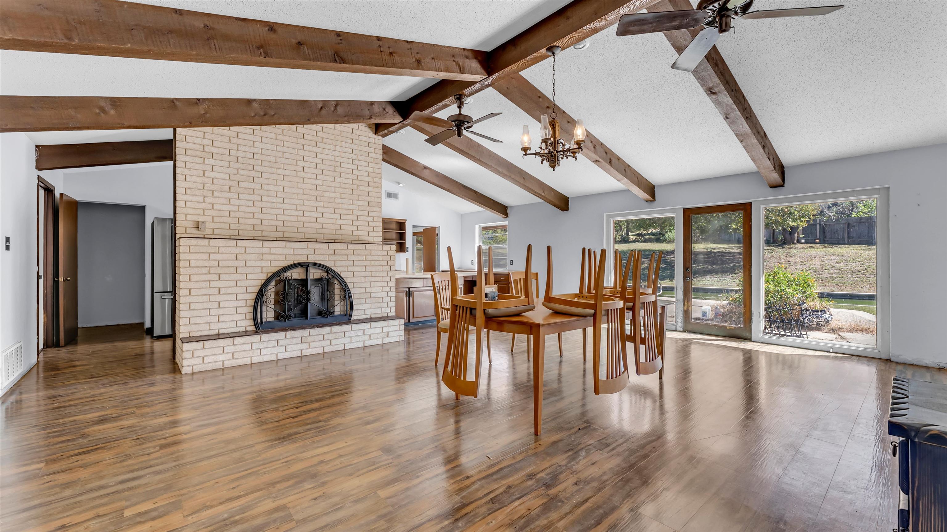 313 Geneva Ln