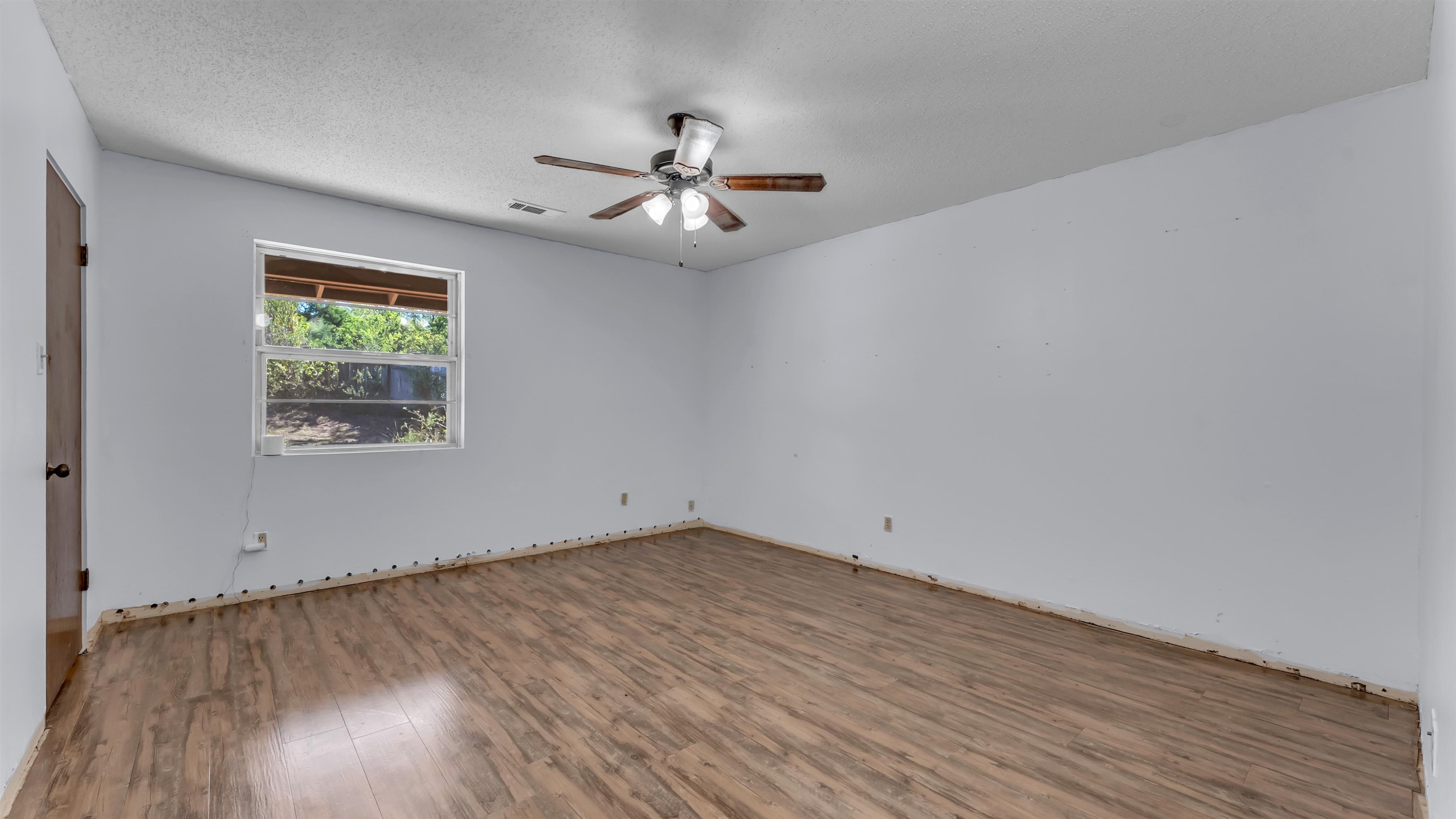 313 Geneva Ln