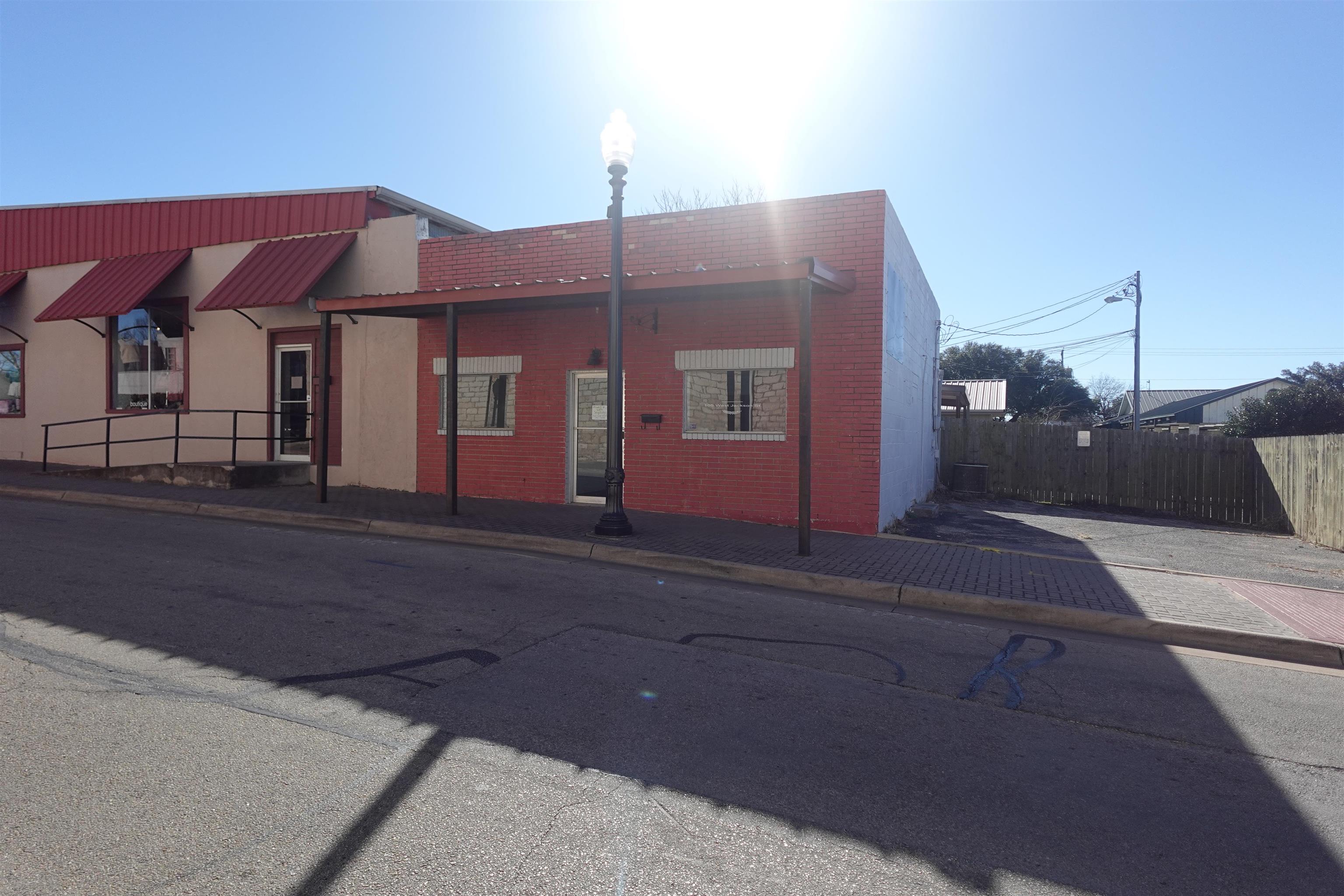 105 W Jackson St